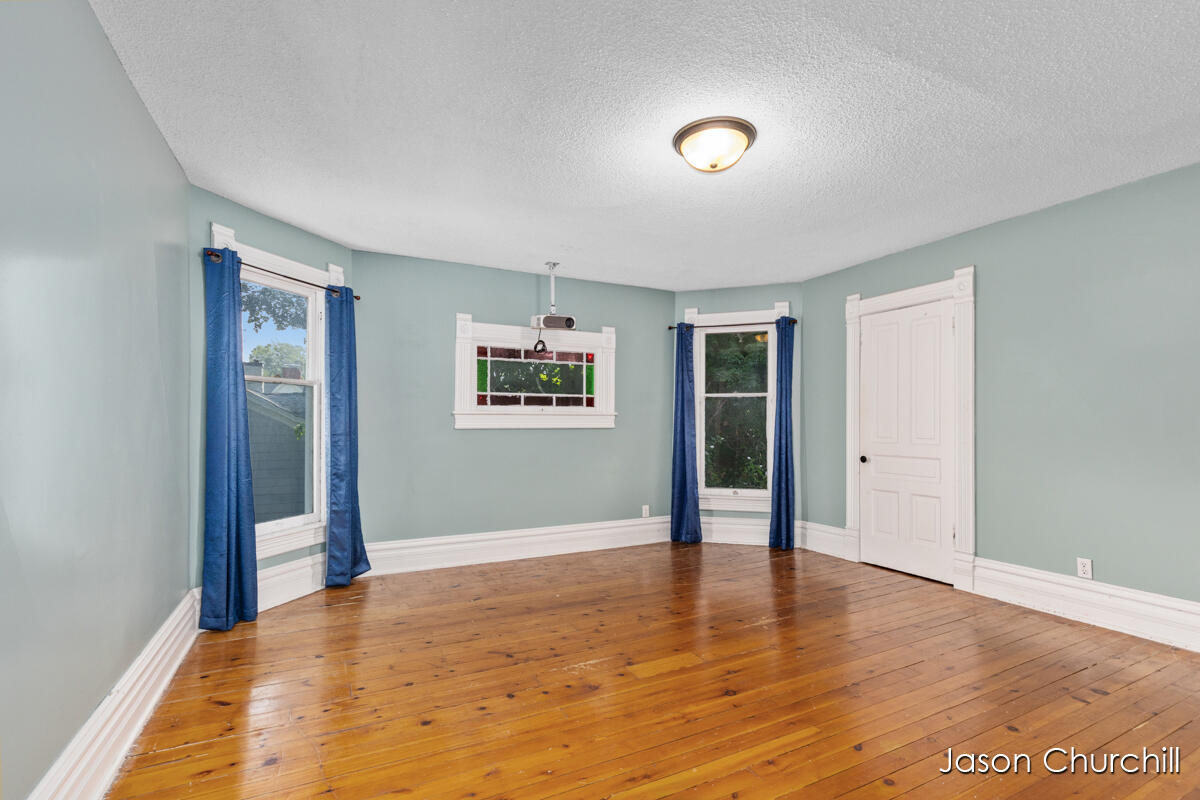 521 Trowbridge Street Allegan MI 49010