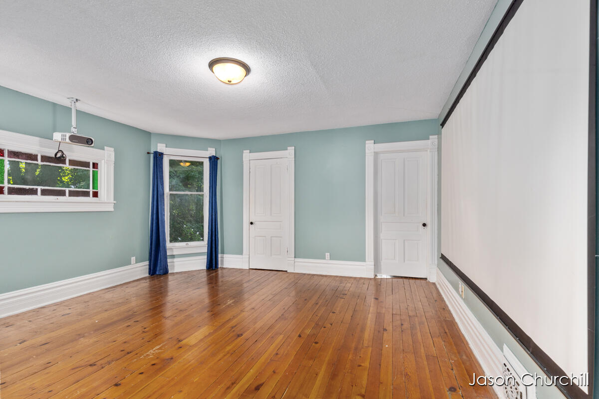 521 Trowbridge Street Allegan MI 49010