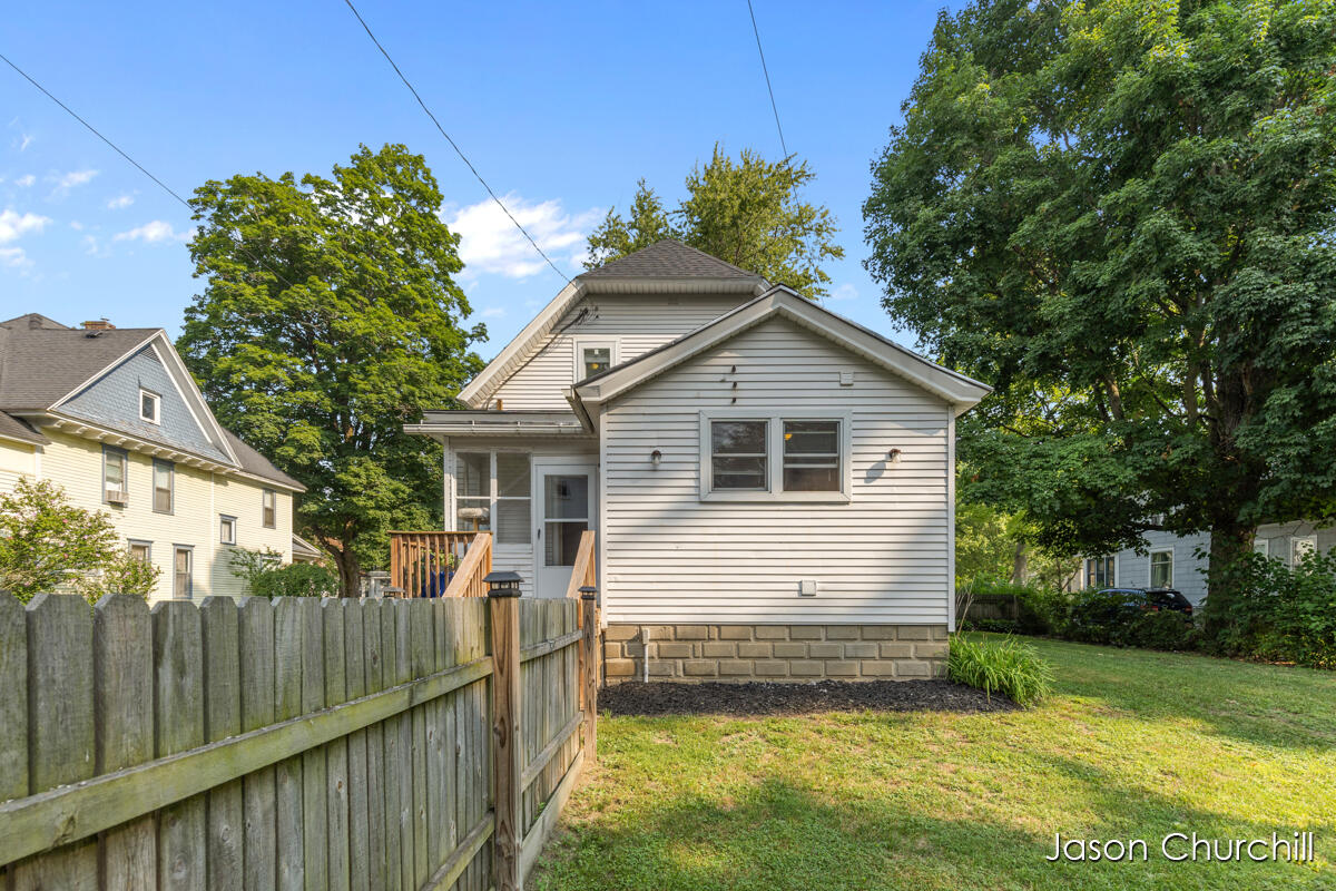 521 Trowbridge Street Allegan MI 49010