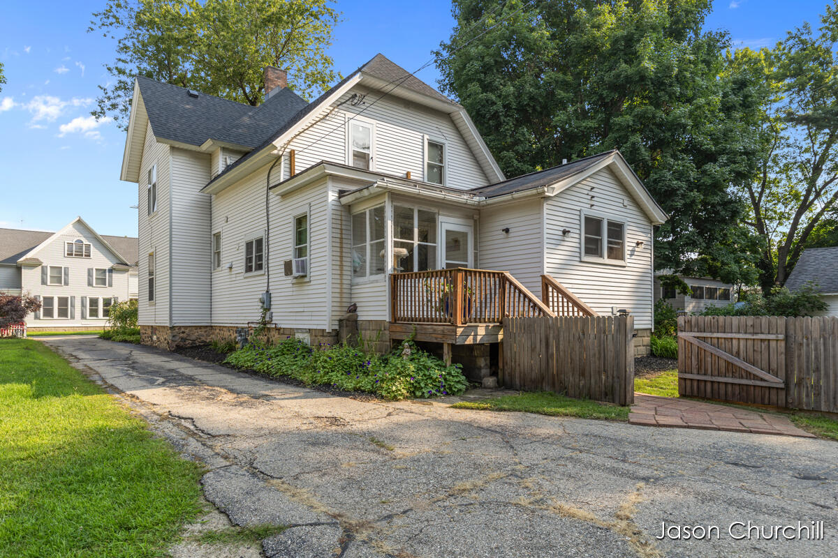 521 Trowbridge Street Allegan MI 49010