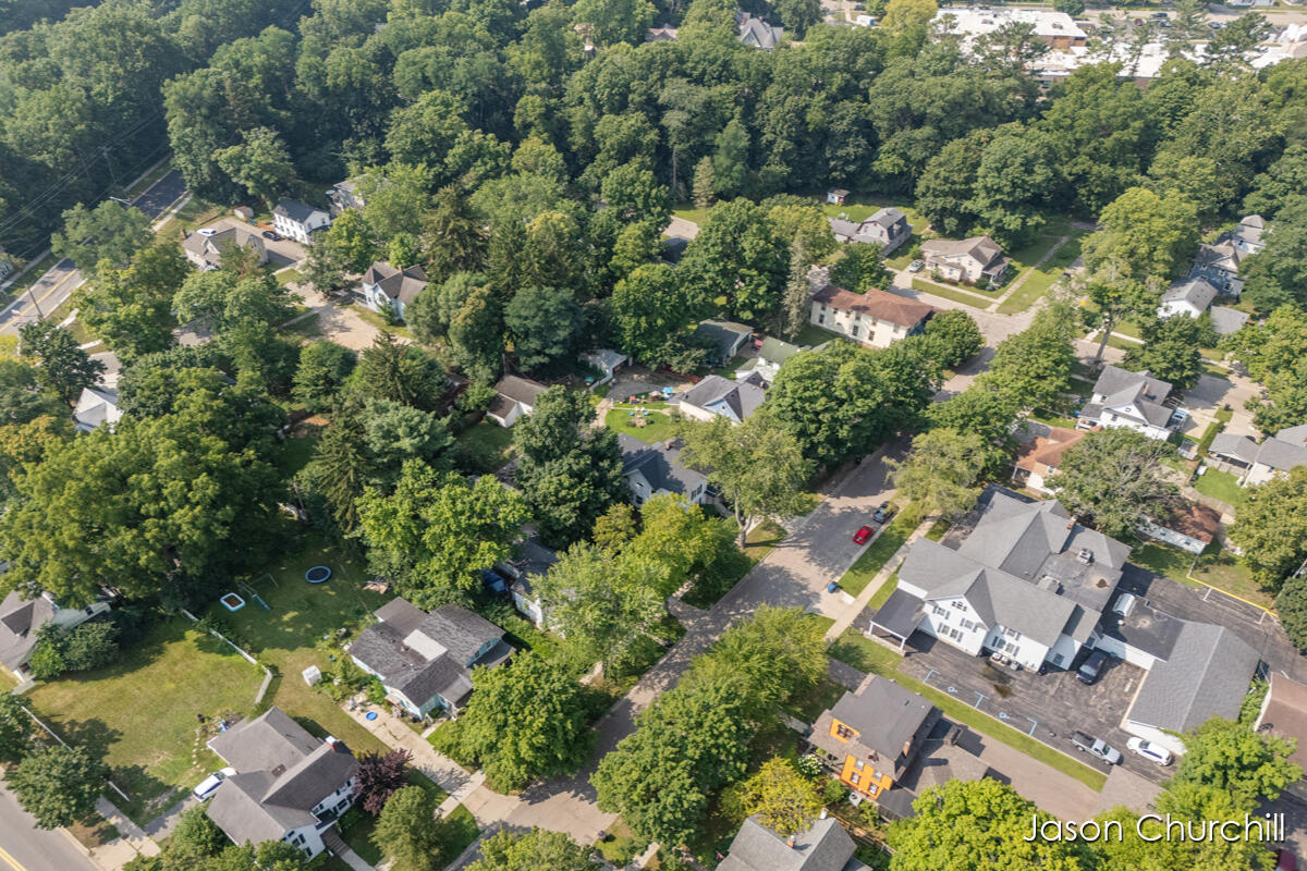 521 Trowbridge Street Allegan MI 49010