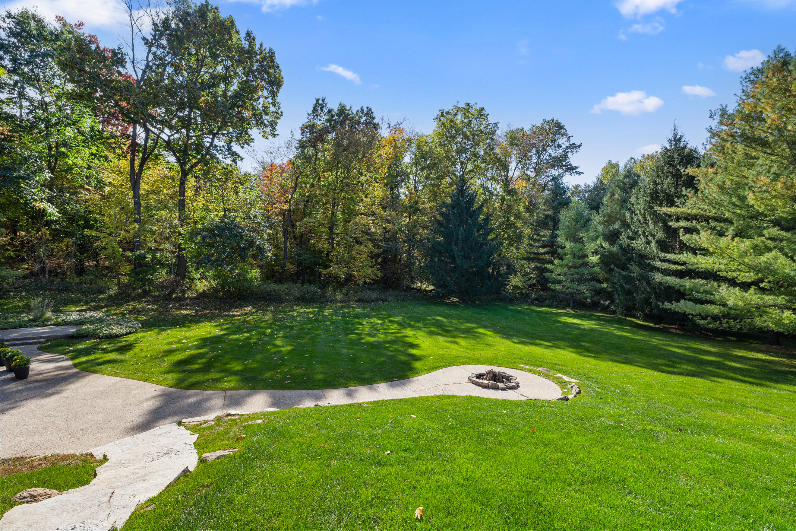 6430 Old Darby Trail NE Ada MI 49301