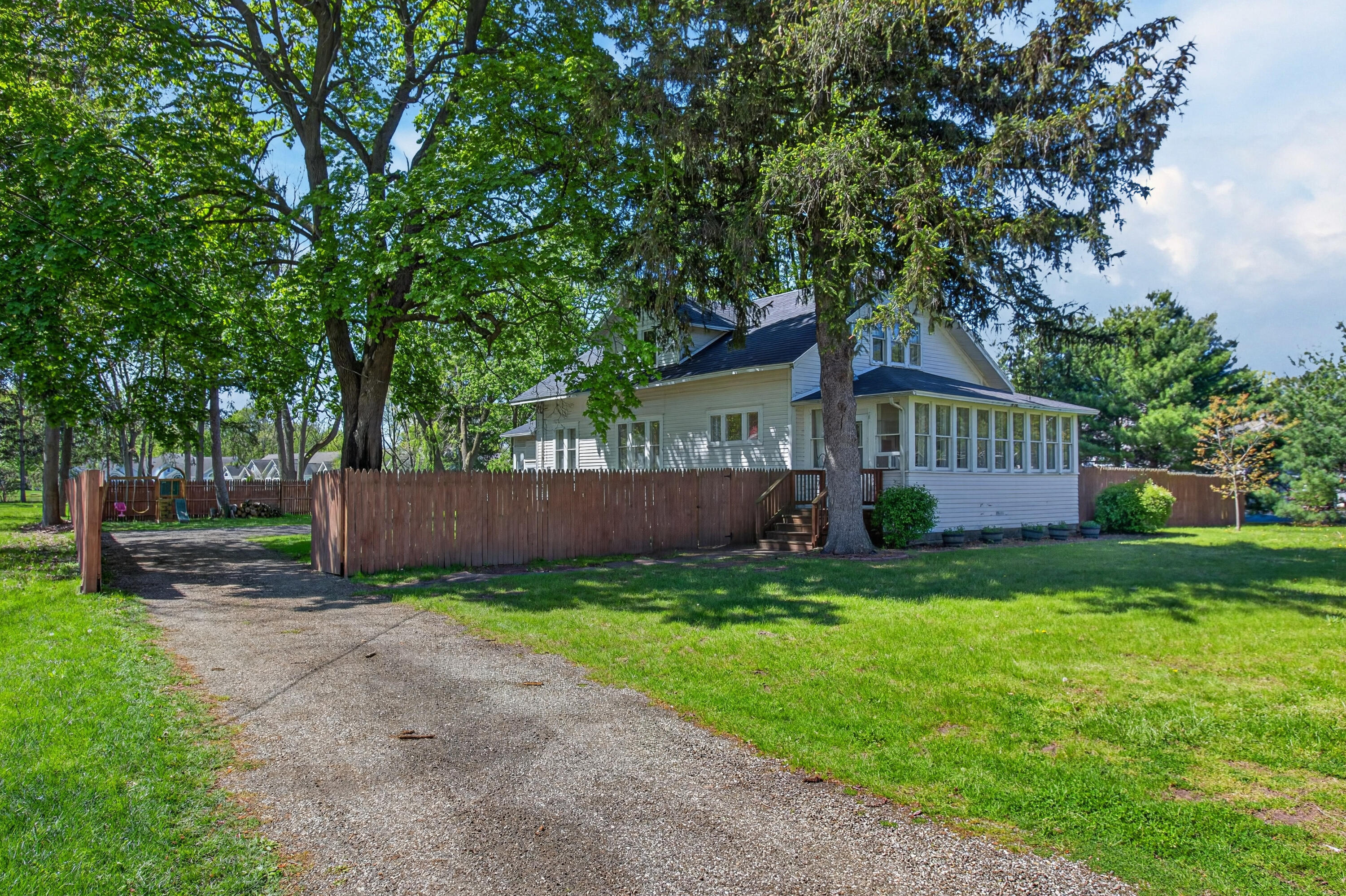 1536 E Nickerson Avenue Benton Harbor MI 49022