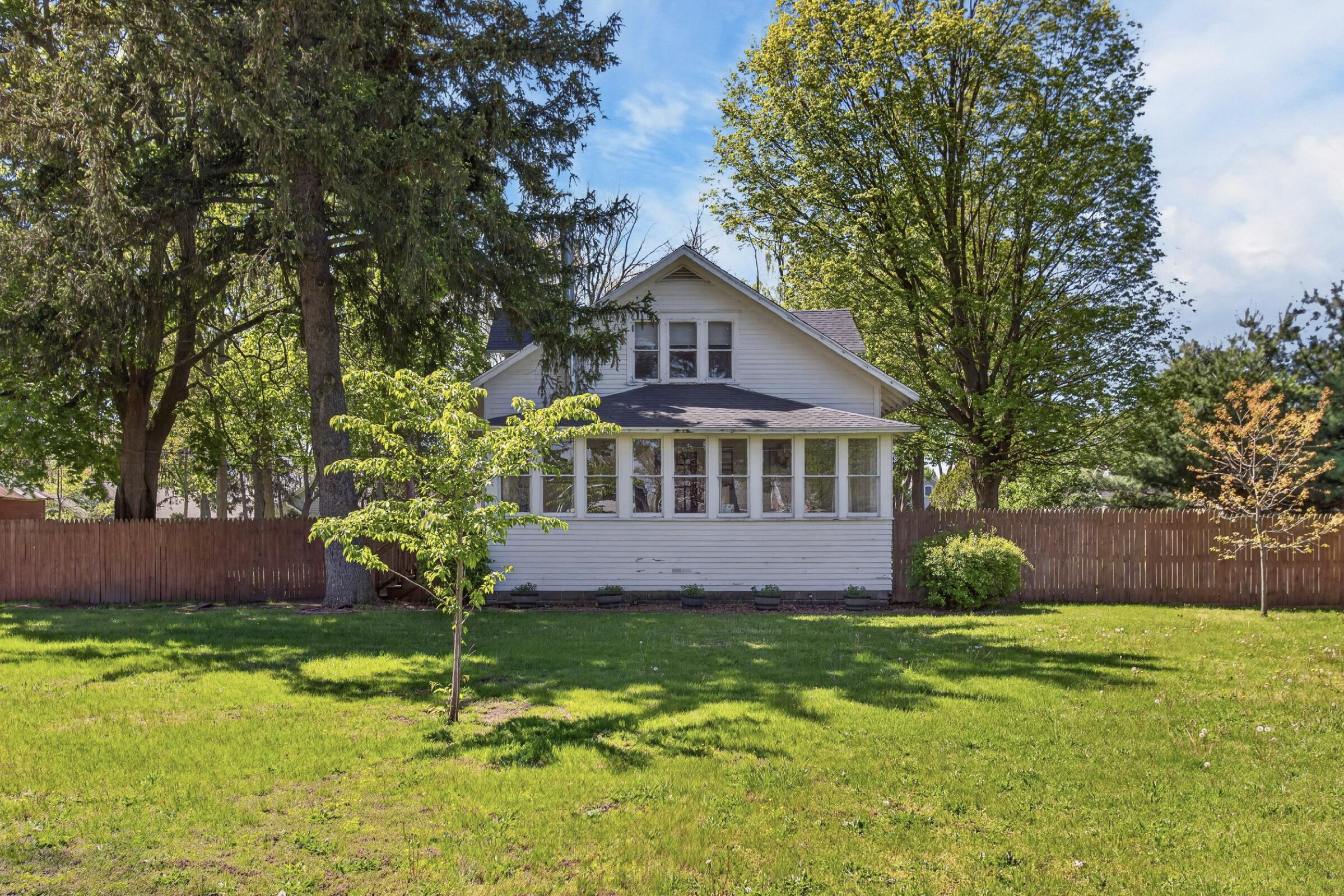 1536 E Nickerson Avenue Benton Harbor MI 49022
