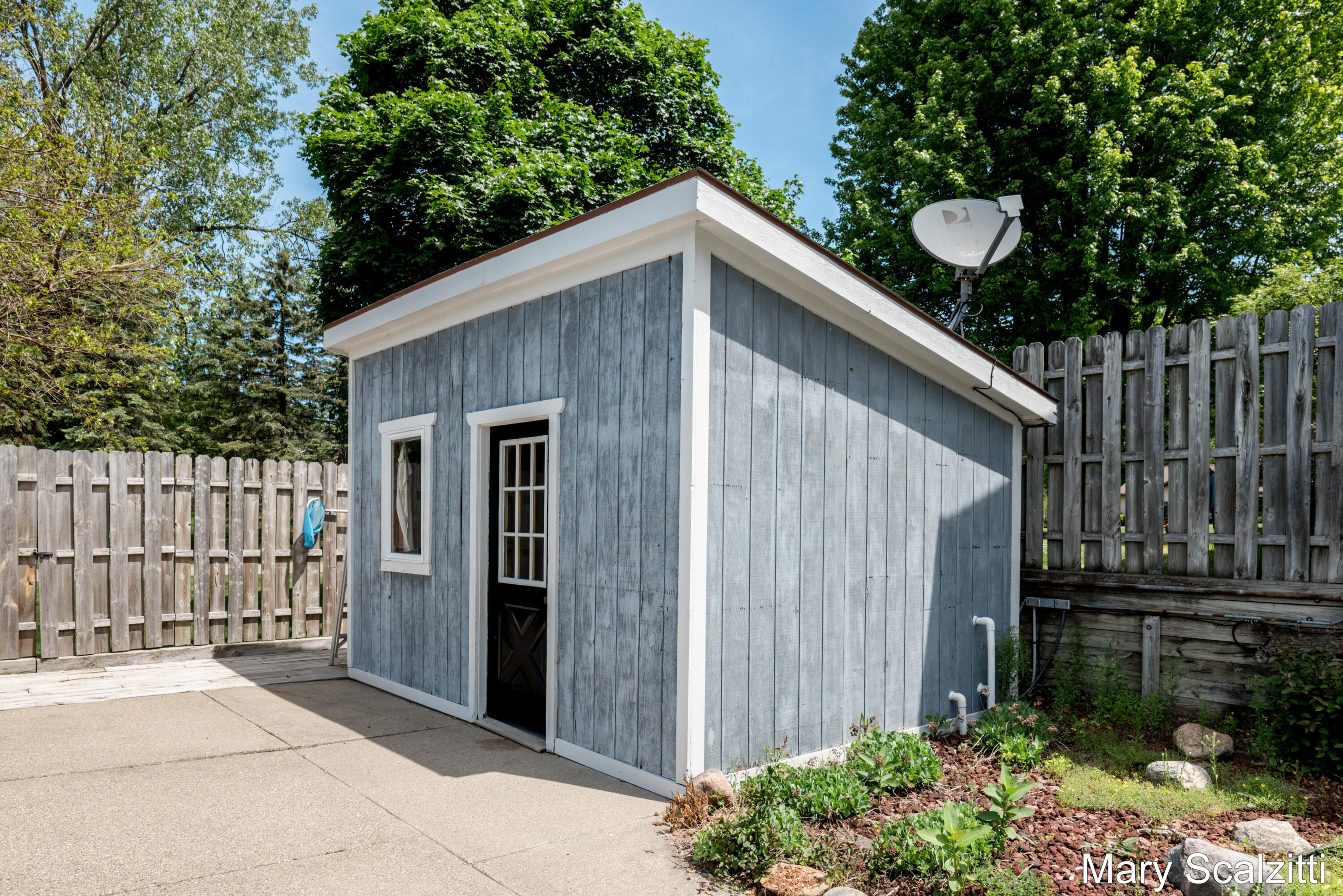 2650 Oldepointe Drive NE Grand Rapids MI 49525