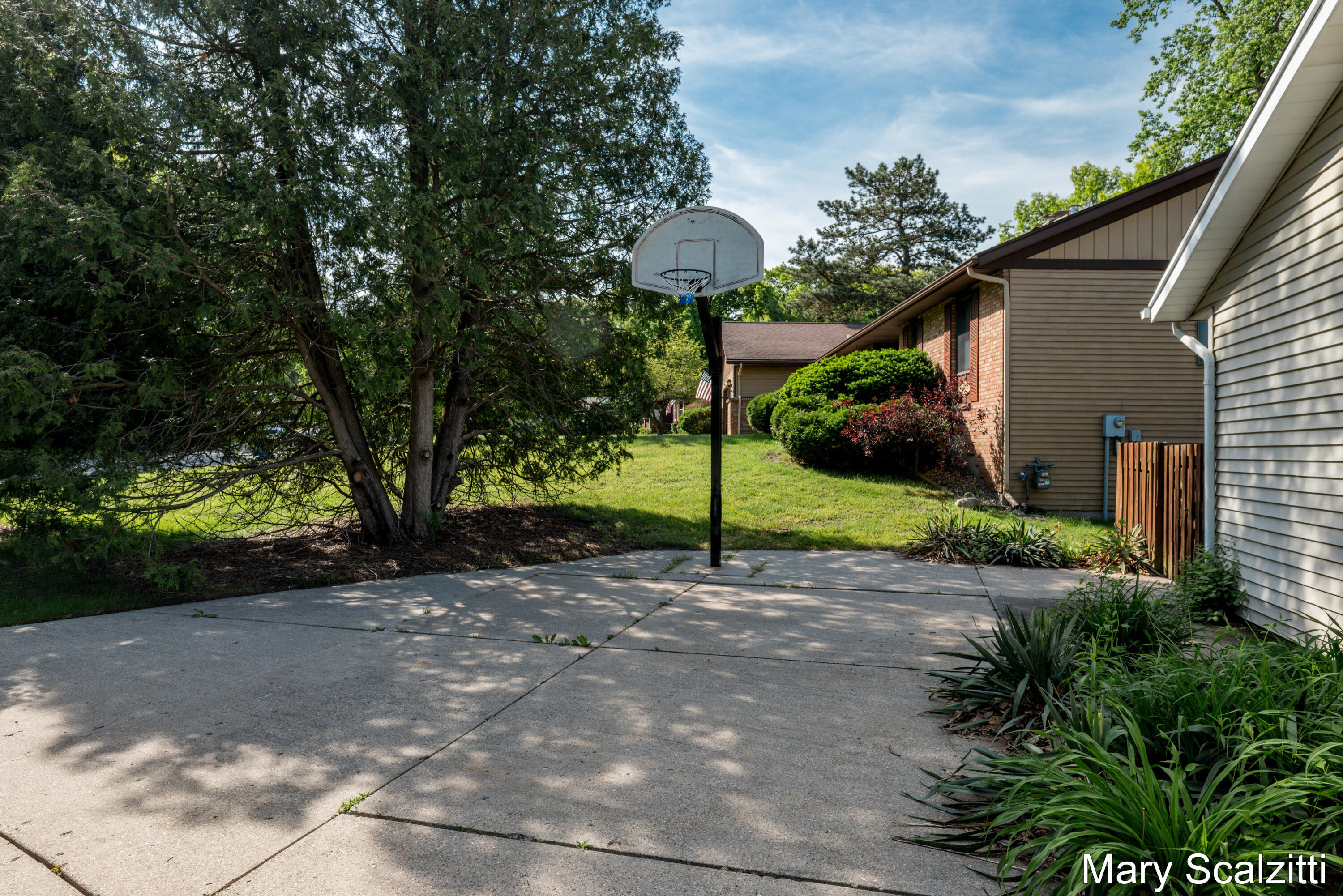 2650 Oldepointe Drive NE Grand Rapids MI 49525