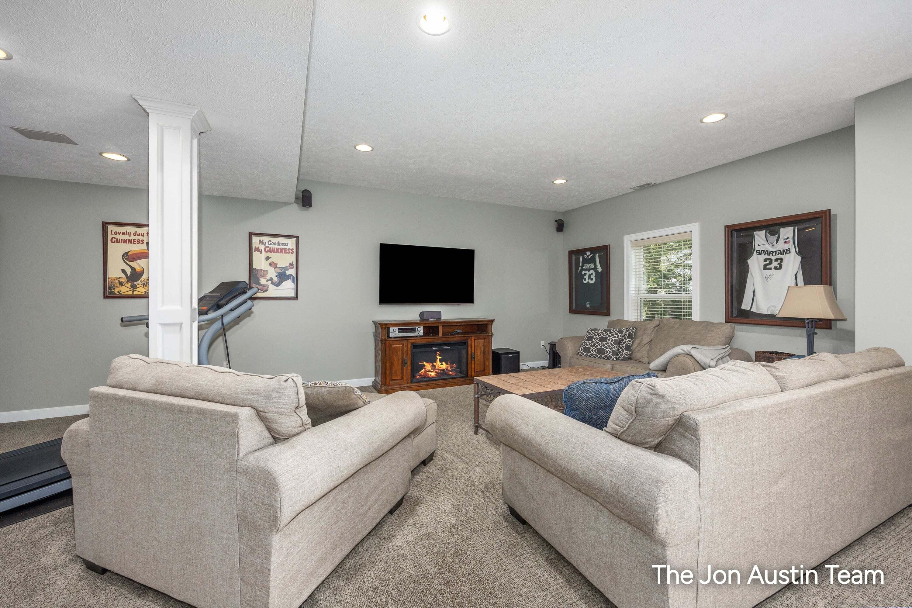 3461 Mason Ridge Drive NE Grand Rapids MI 49525