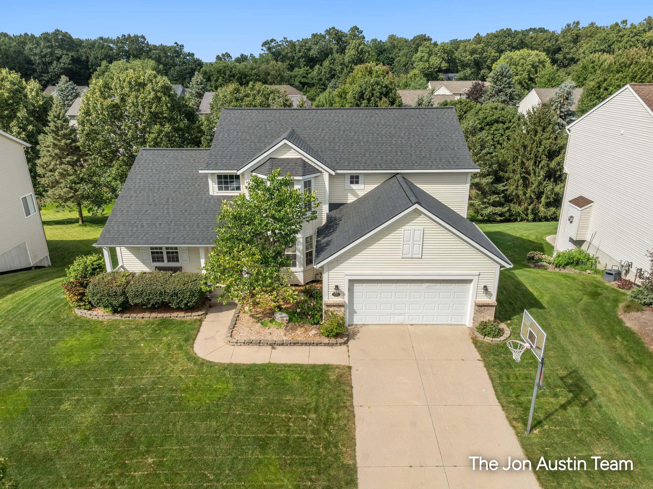 3461 Mason Ridge Drive NE Grand Rapids MI 49525