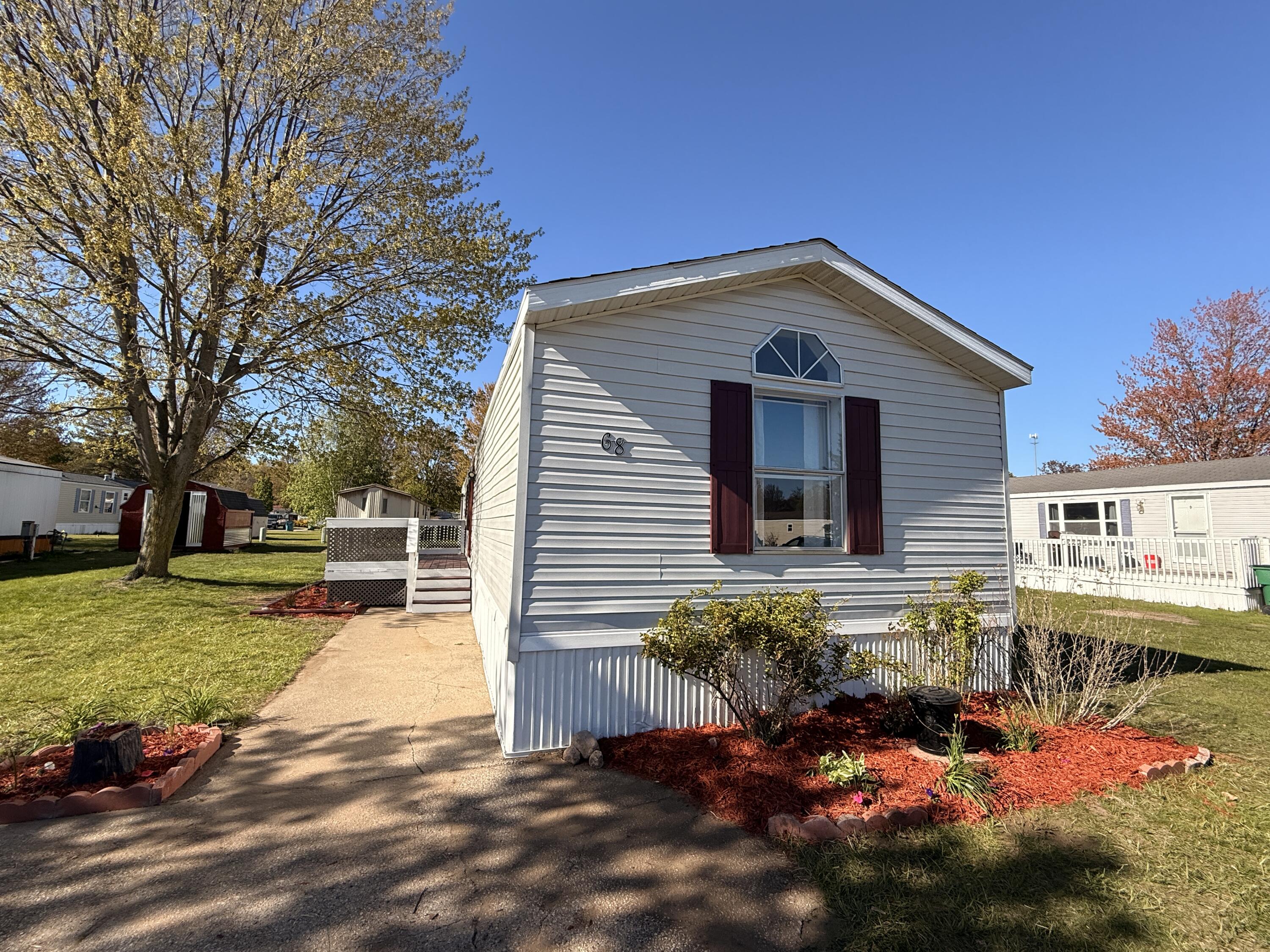 68 Maple Court Muskegon MI 49445