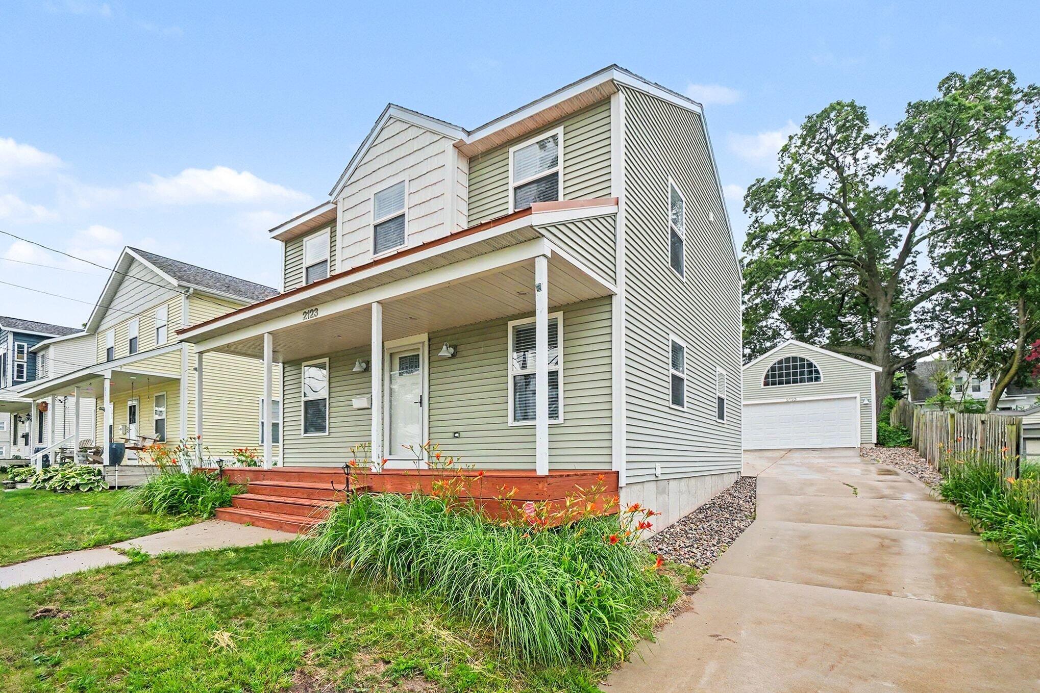 2123 Lakeshore Drive Muskegon MI 49441