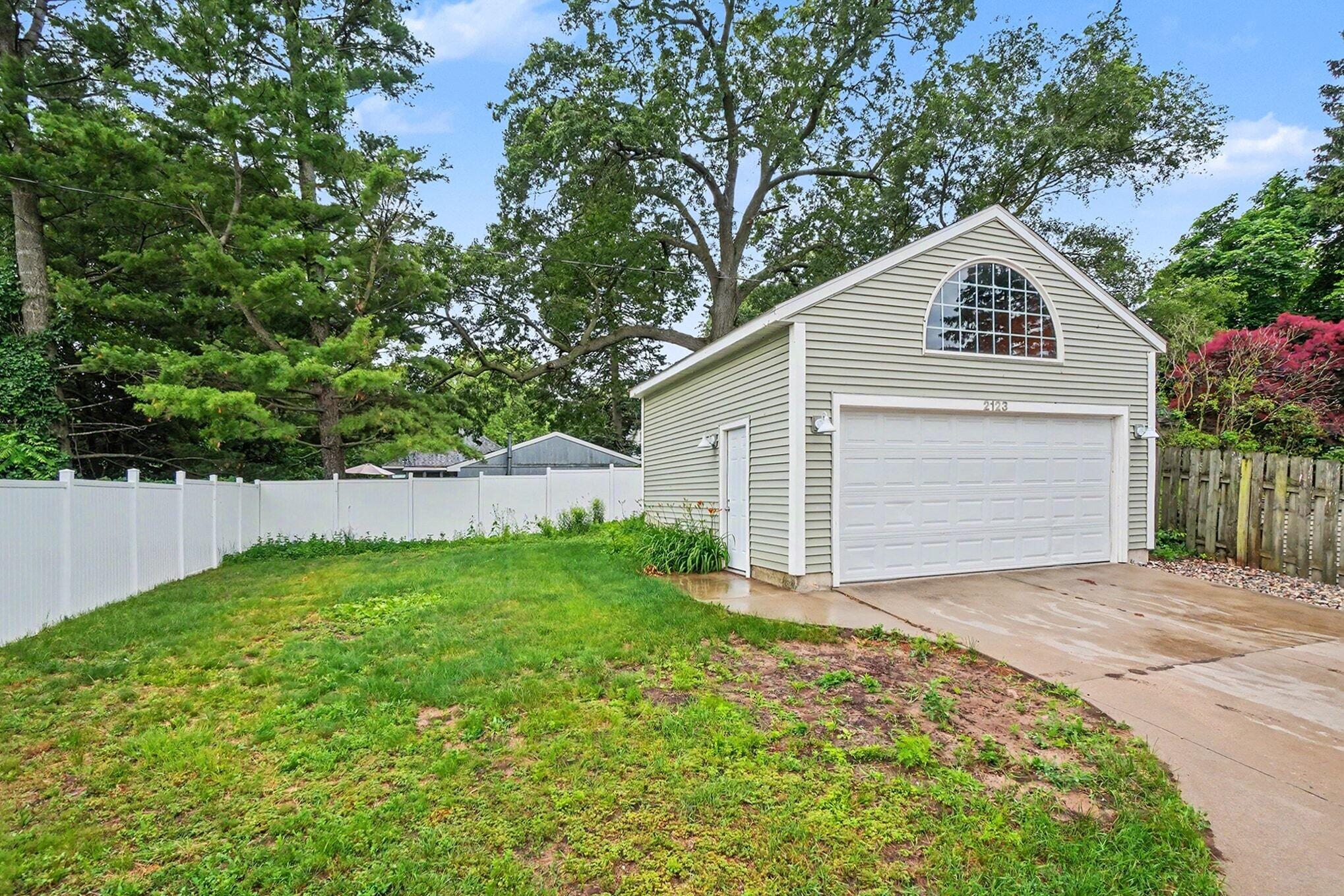 2123 Lakeshore Drive Muskegon MI 49441