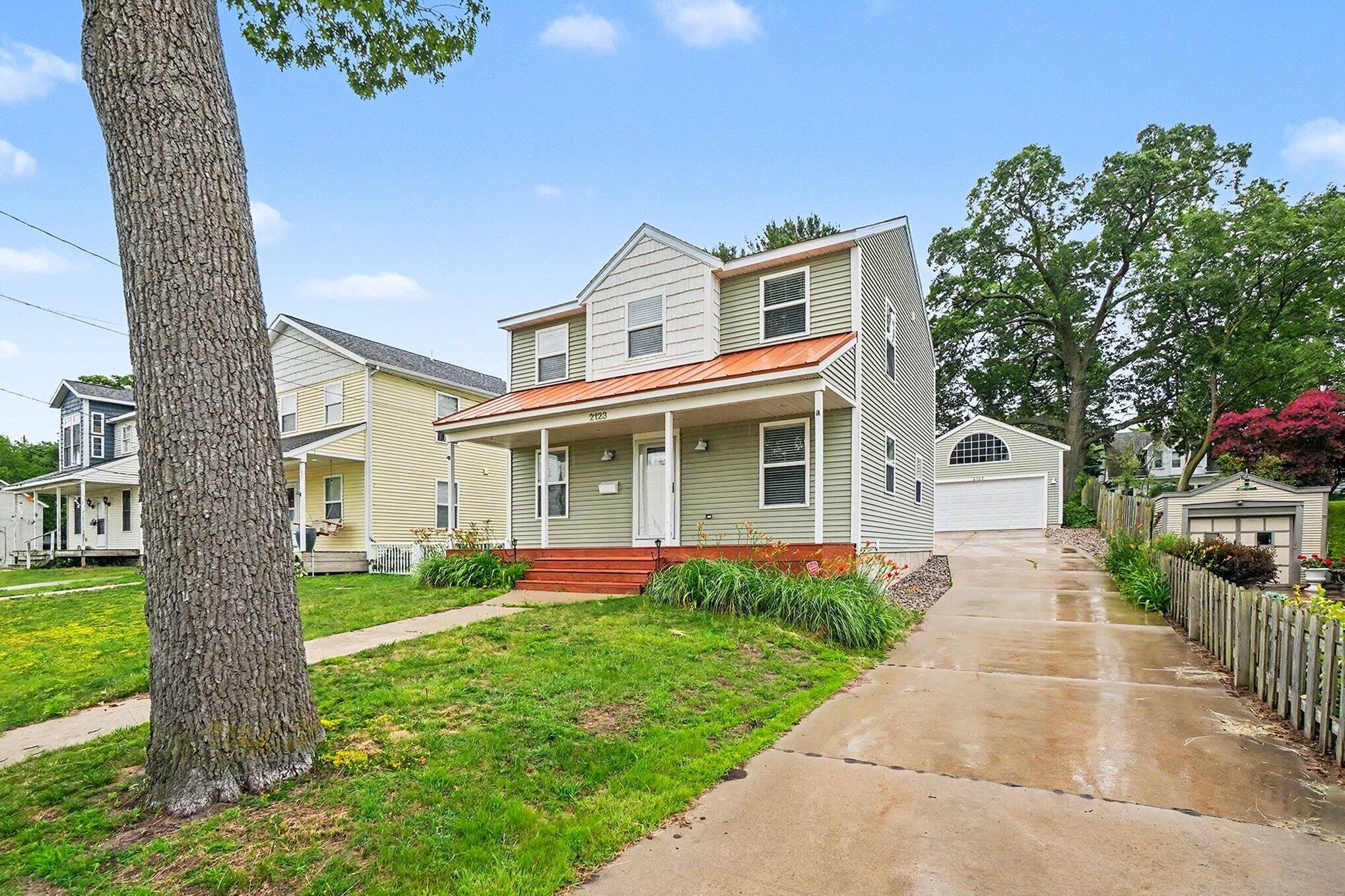 2123 Lakeshore Drive Muskegon MI 49441