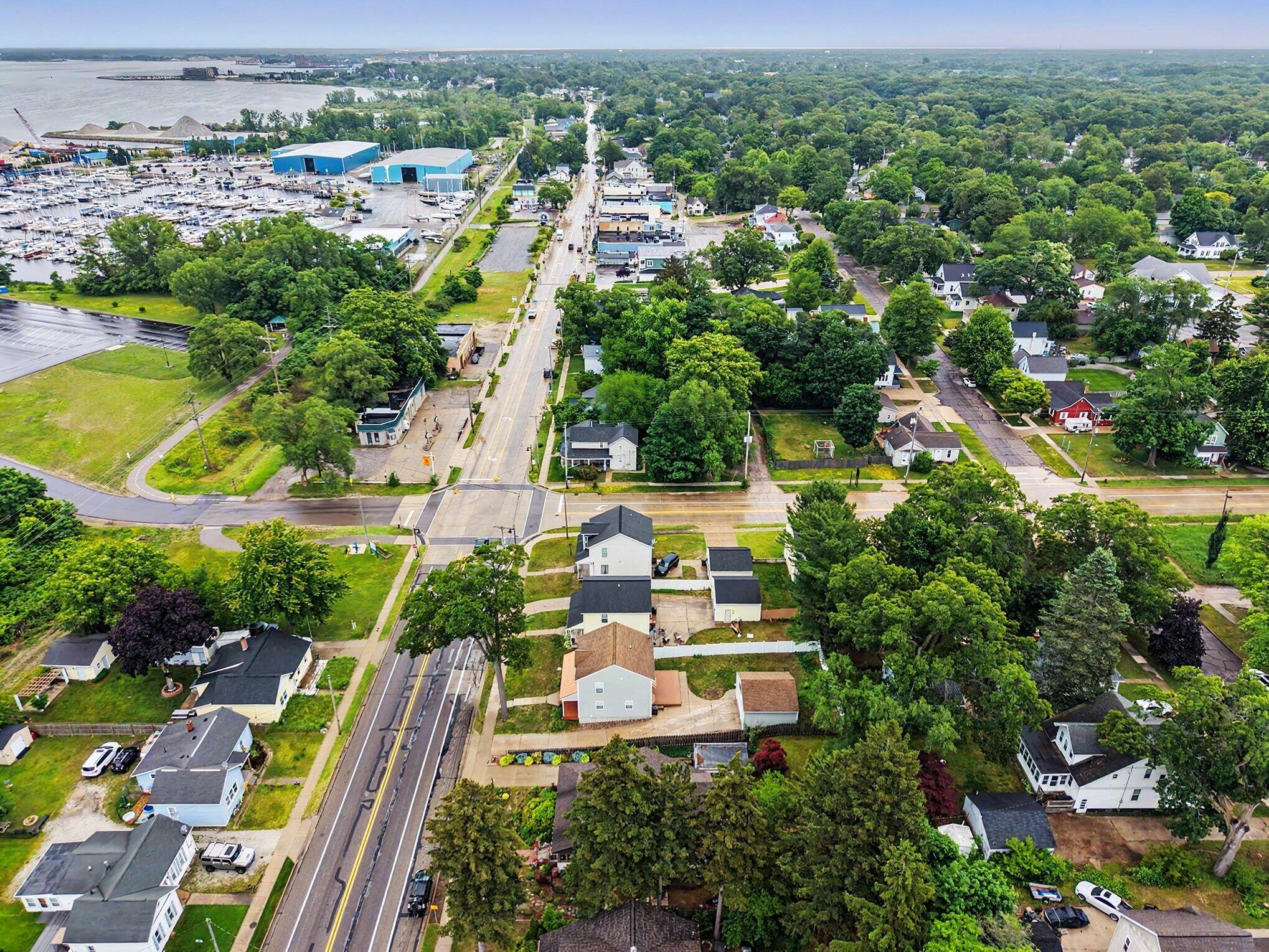 2123 Lakeshore Drive Muskegon MI 49441