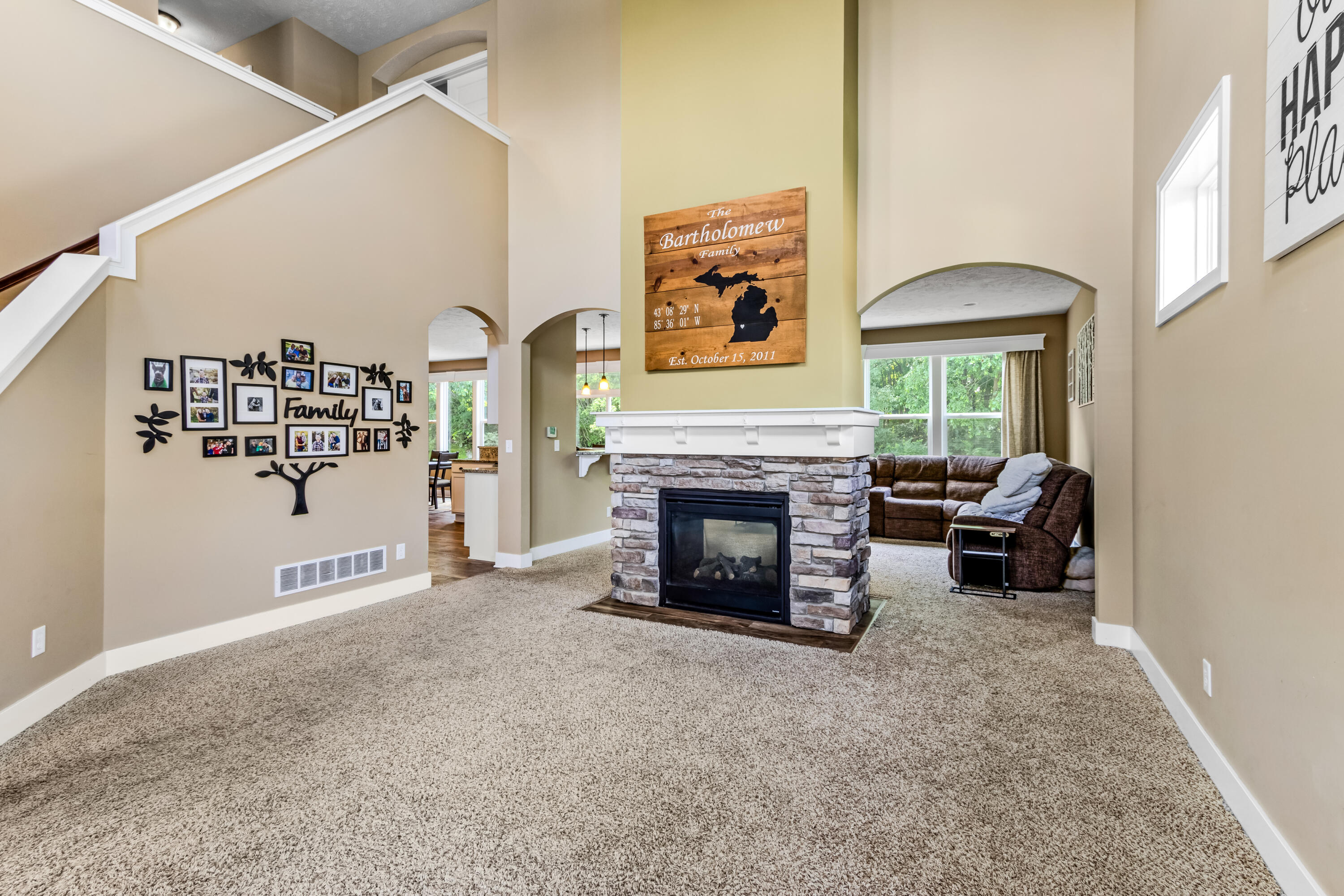 2852 N Saddle Ridge Court NE Rockford MI 49341