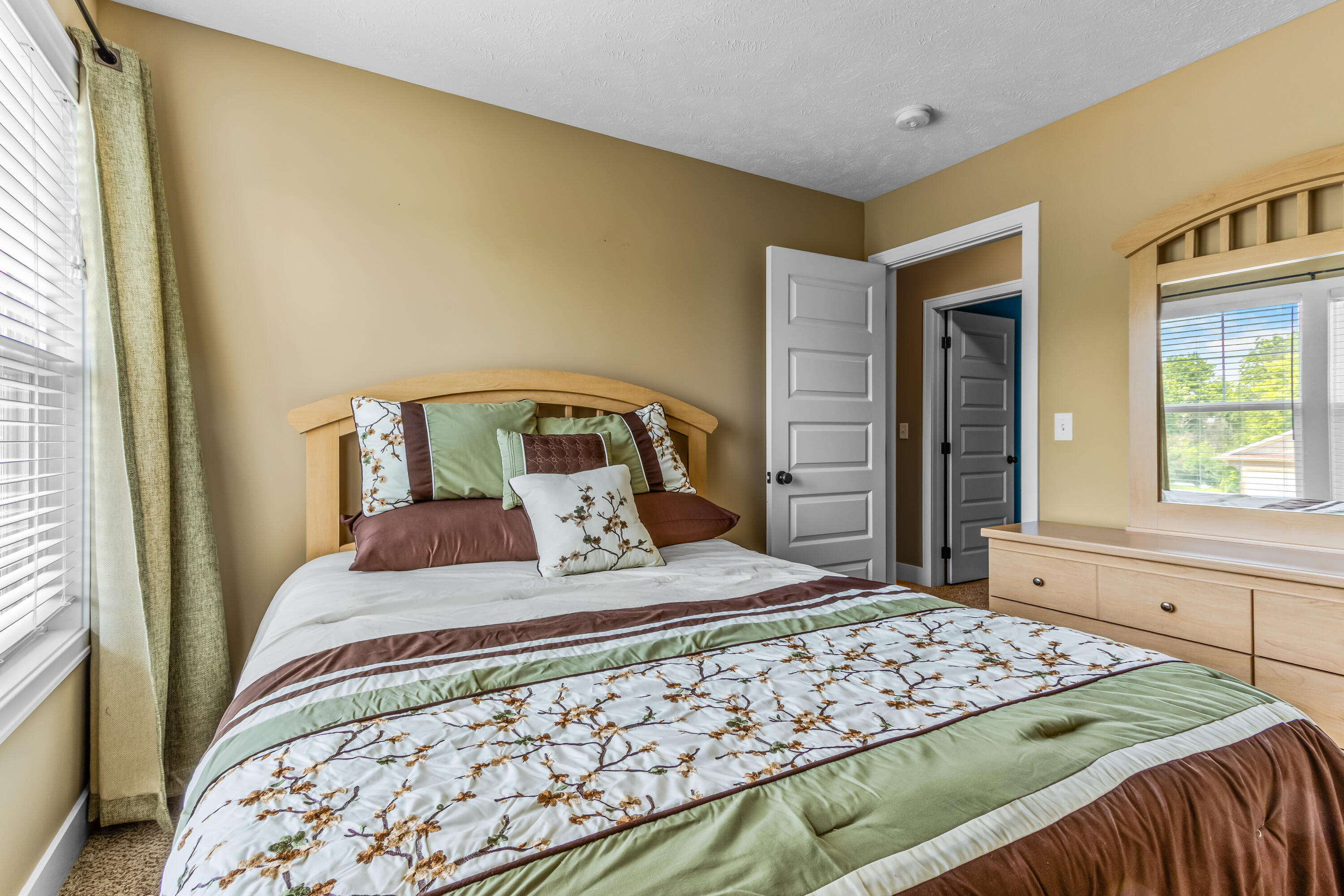 2852 N Saddle Ridge Court NE Rockford MI 49341