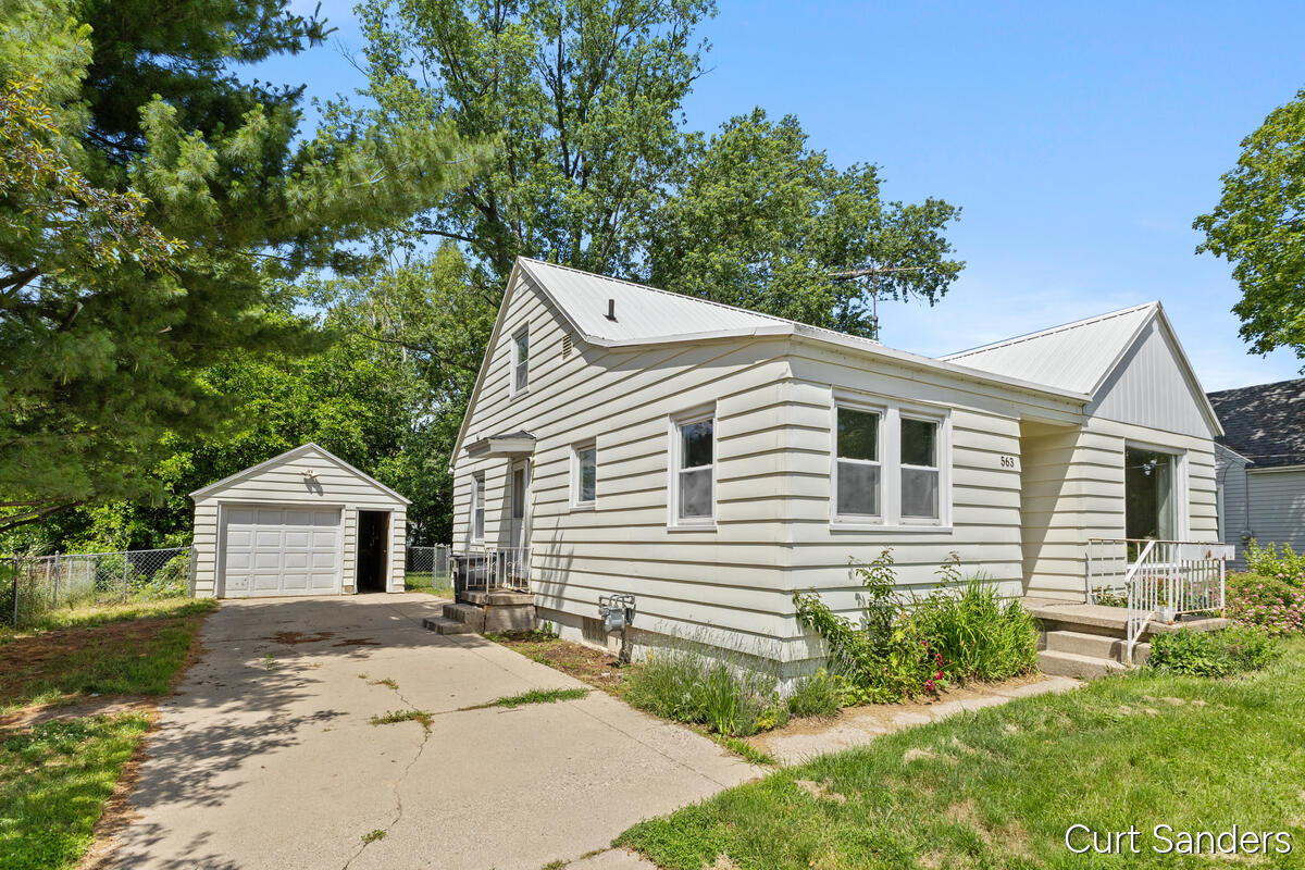 563 Ferris Street NW Grand Rapids MI 49544