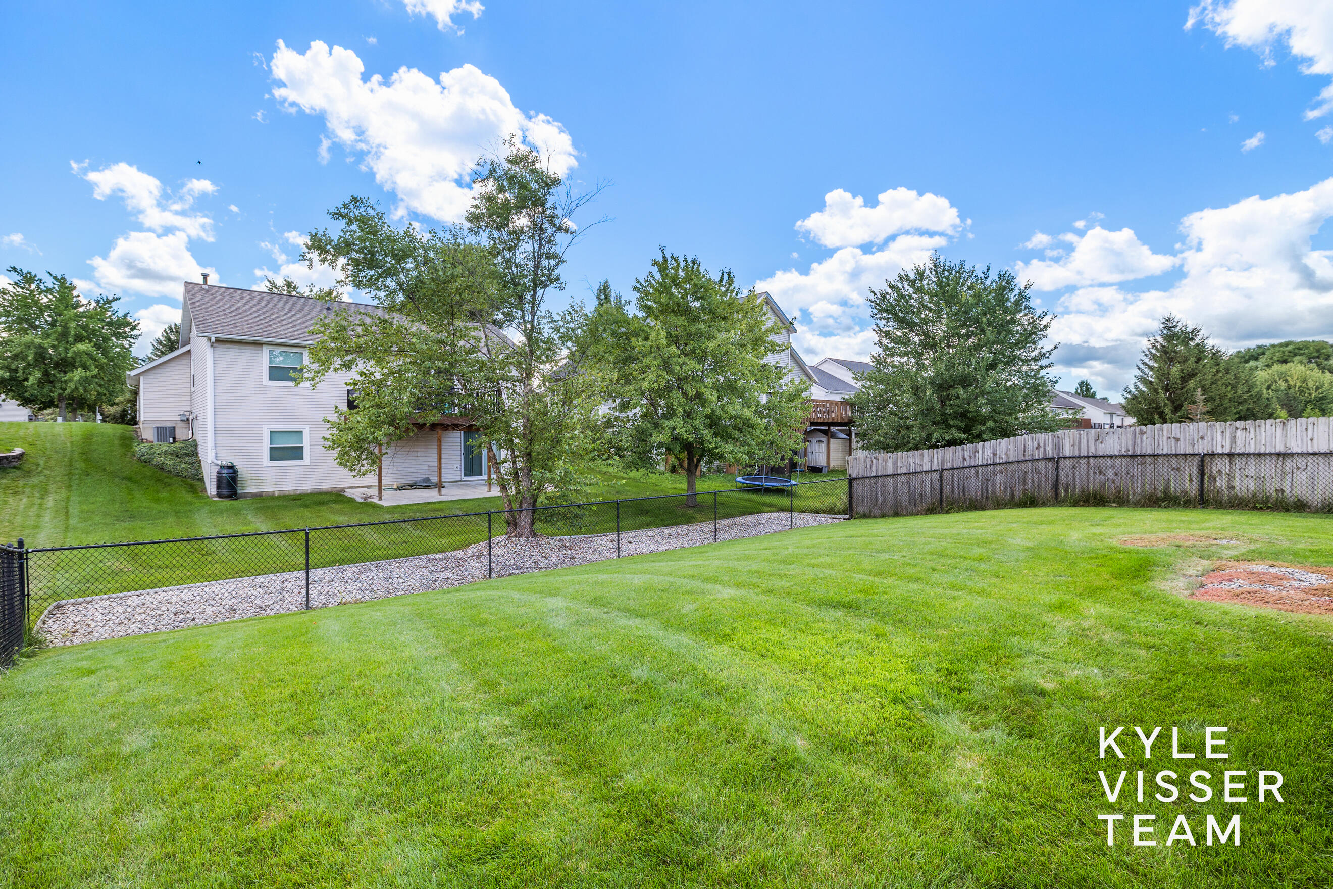 2916 Woodglen Street NW Grand Rapids MI 49504