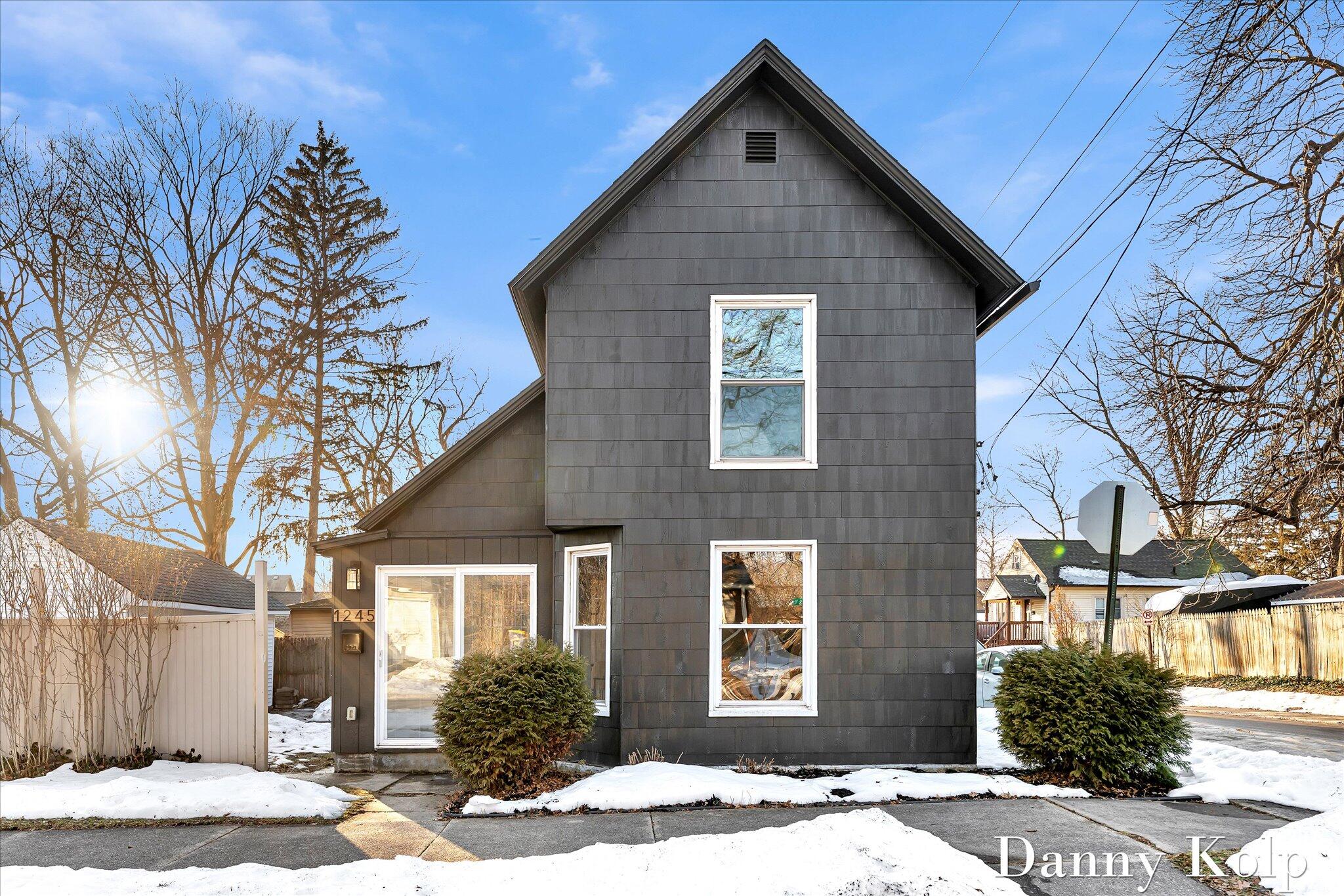 1245 Paris Avenue NE Grand Rapids MI 49505