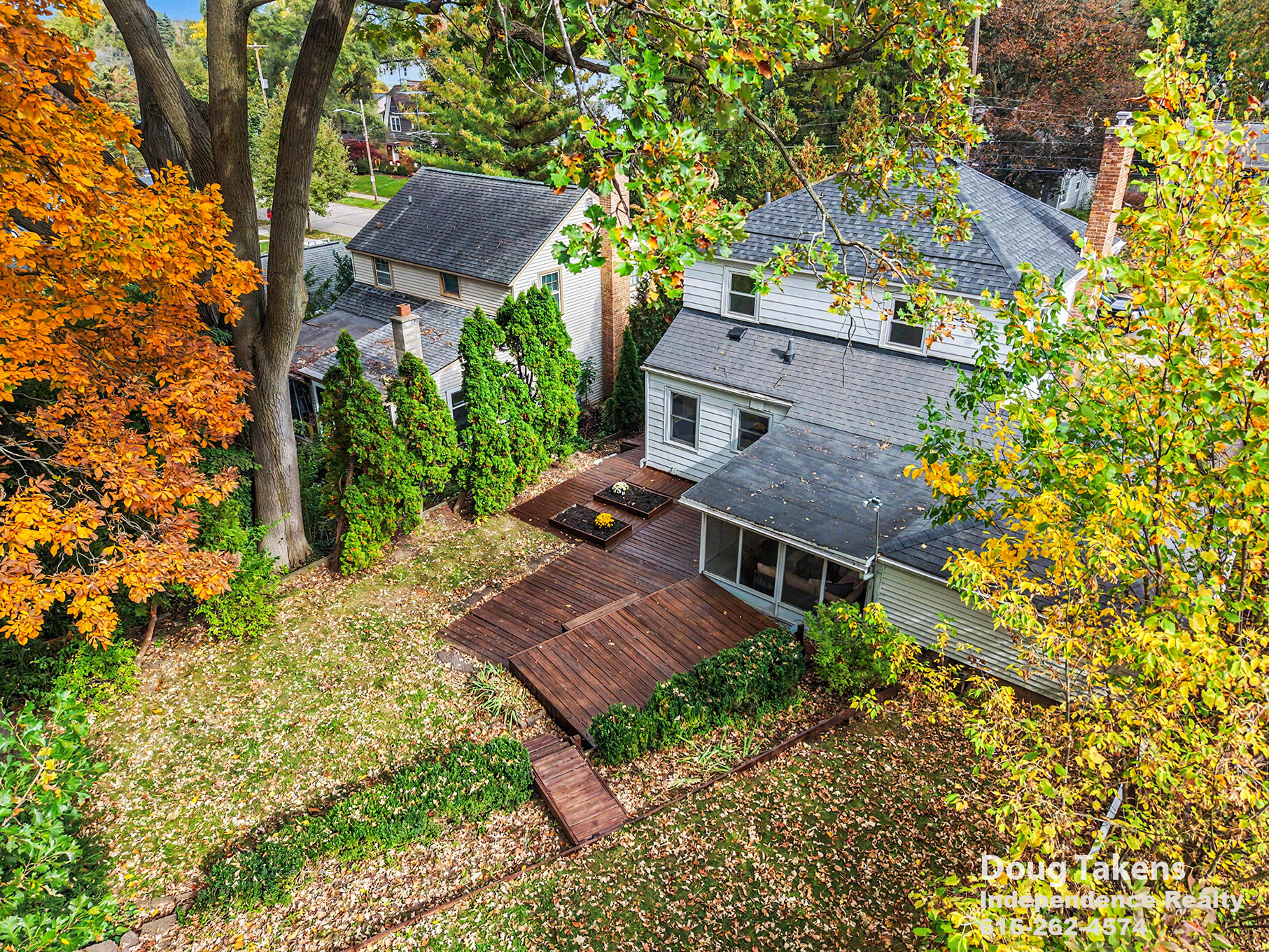 241 Baynton Avenue NE Grand Rapids MI 49503