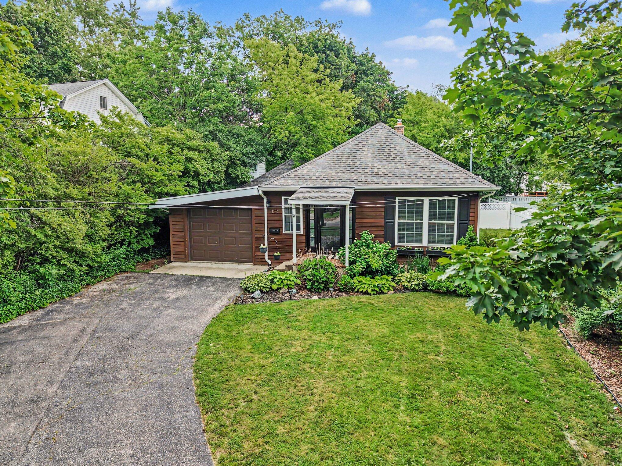 1100 Breton Road SE East Grand Rapids MI 49506
