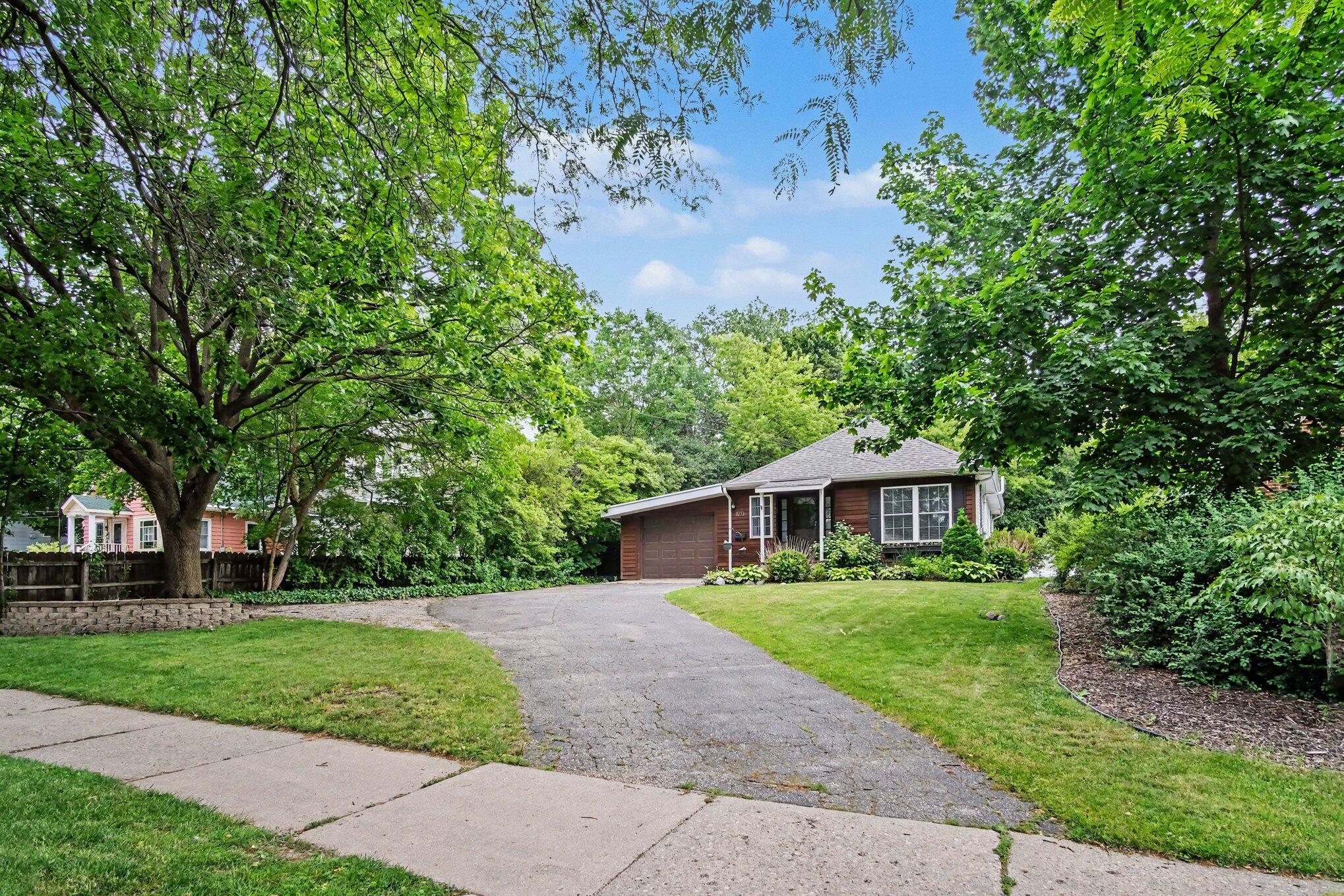 1100 Breton Road SE East Grand Rapids MI 49506