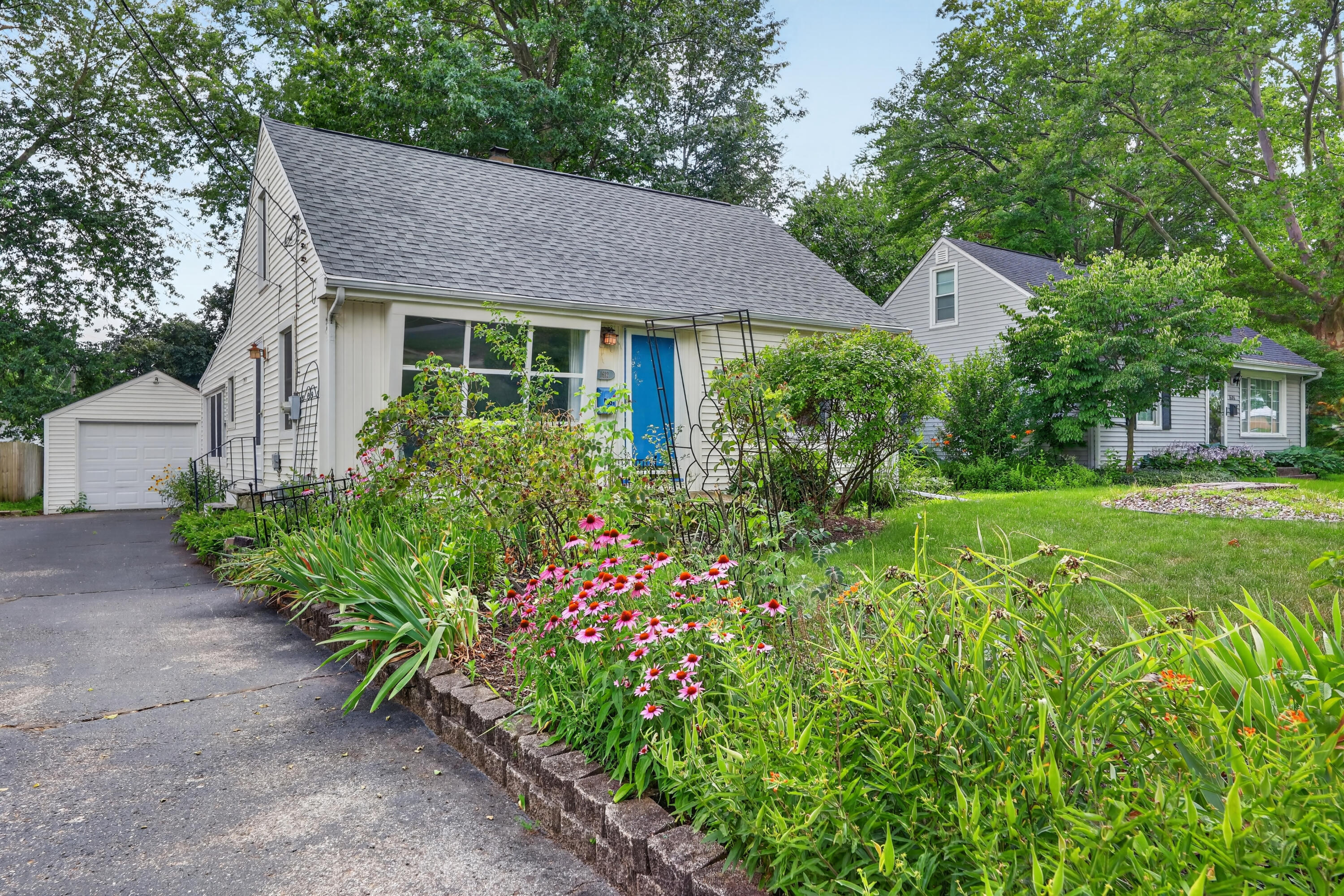 1612 Homecrest Avenue Kalamazoo MI 49001