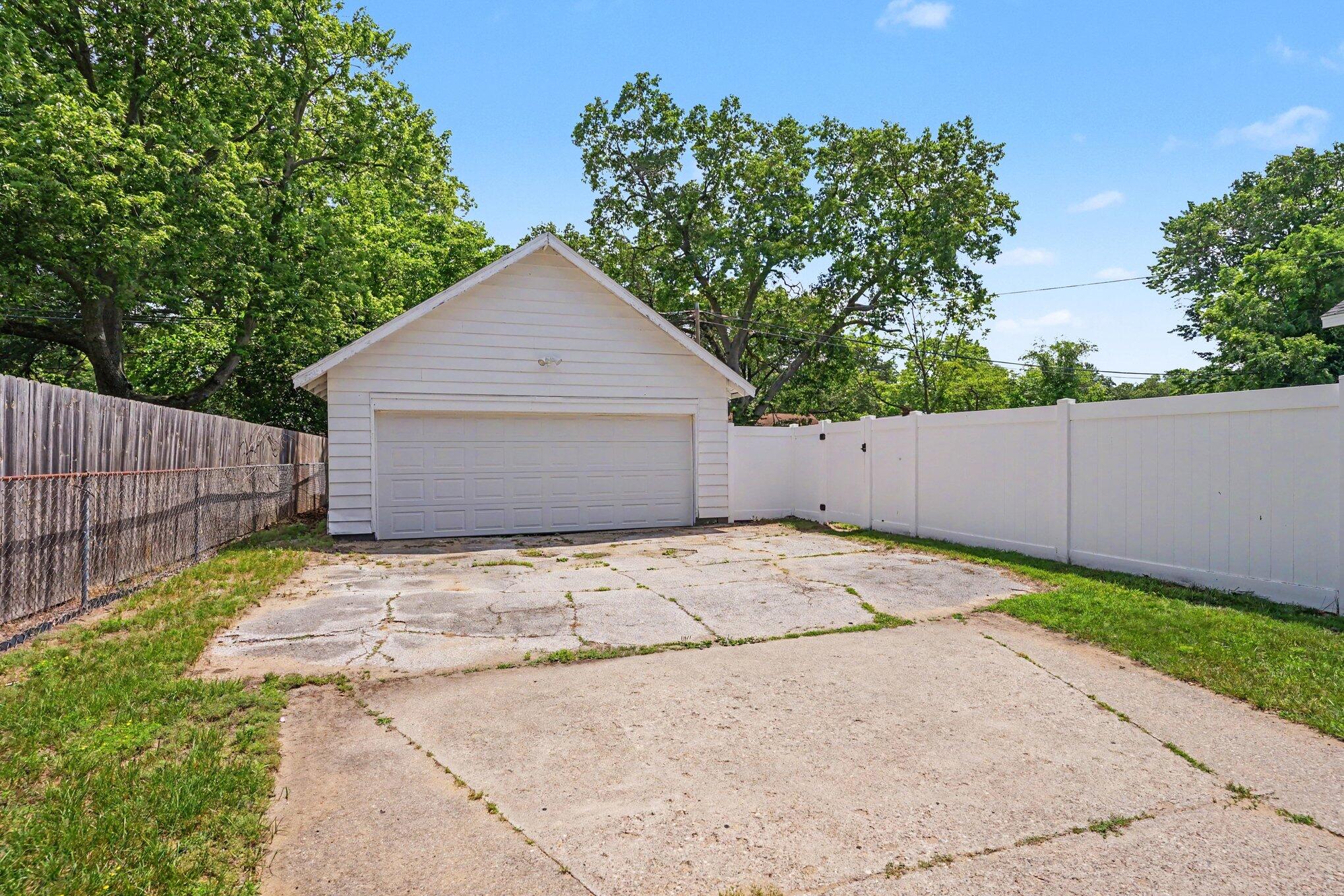 2226 Blodgett Street Muskegon MI 49441
