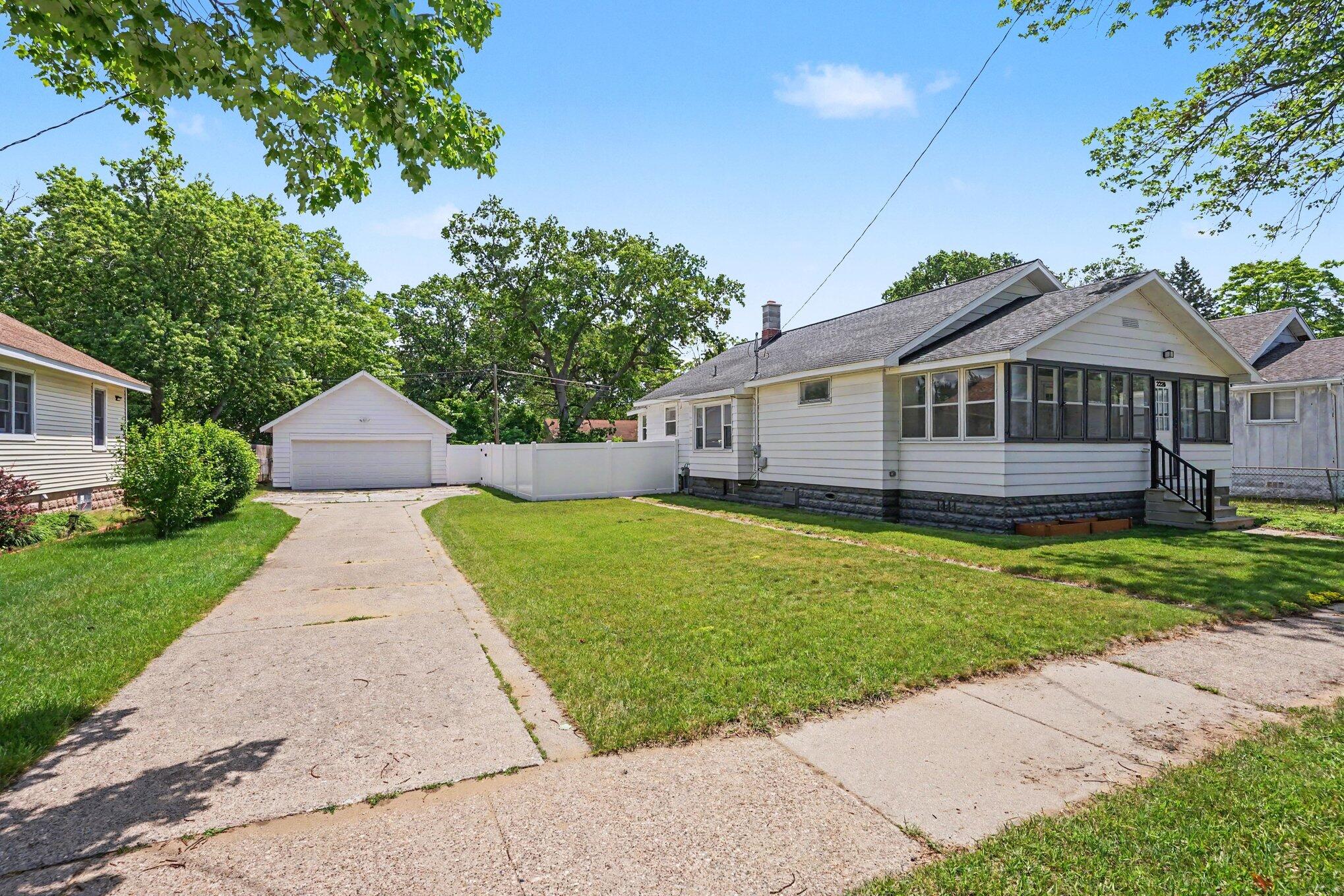 2226 Blodgett Street Muskegon MI 49441