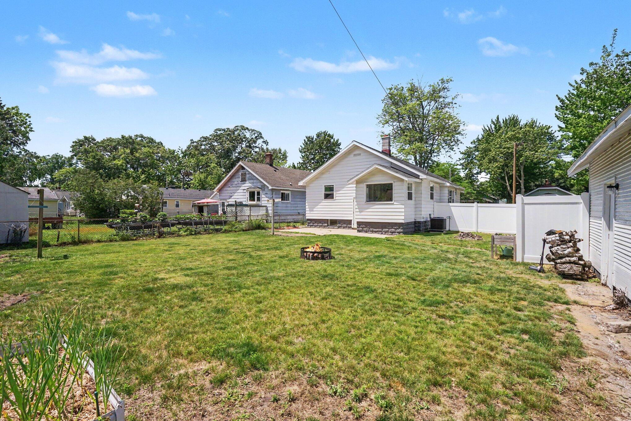 2226 Blodgett Street Muskegon MI 49441