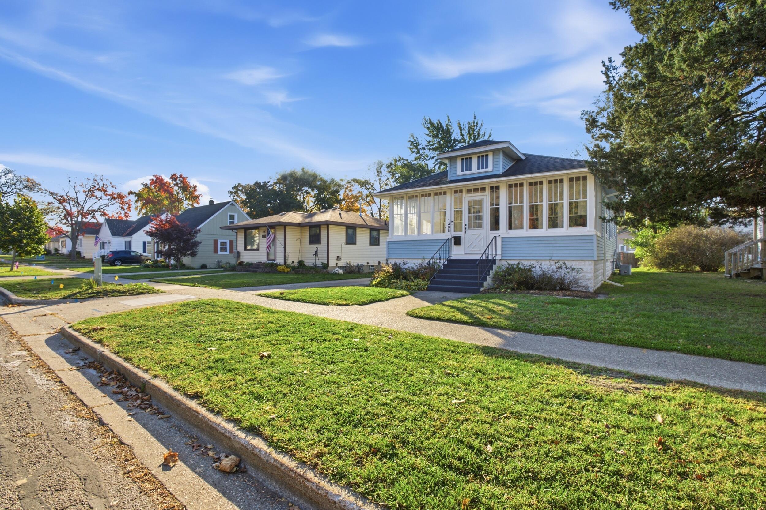 1306 Grant Avenue Grand Haven MI 49417
