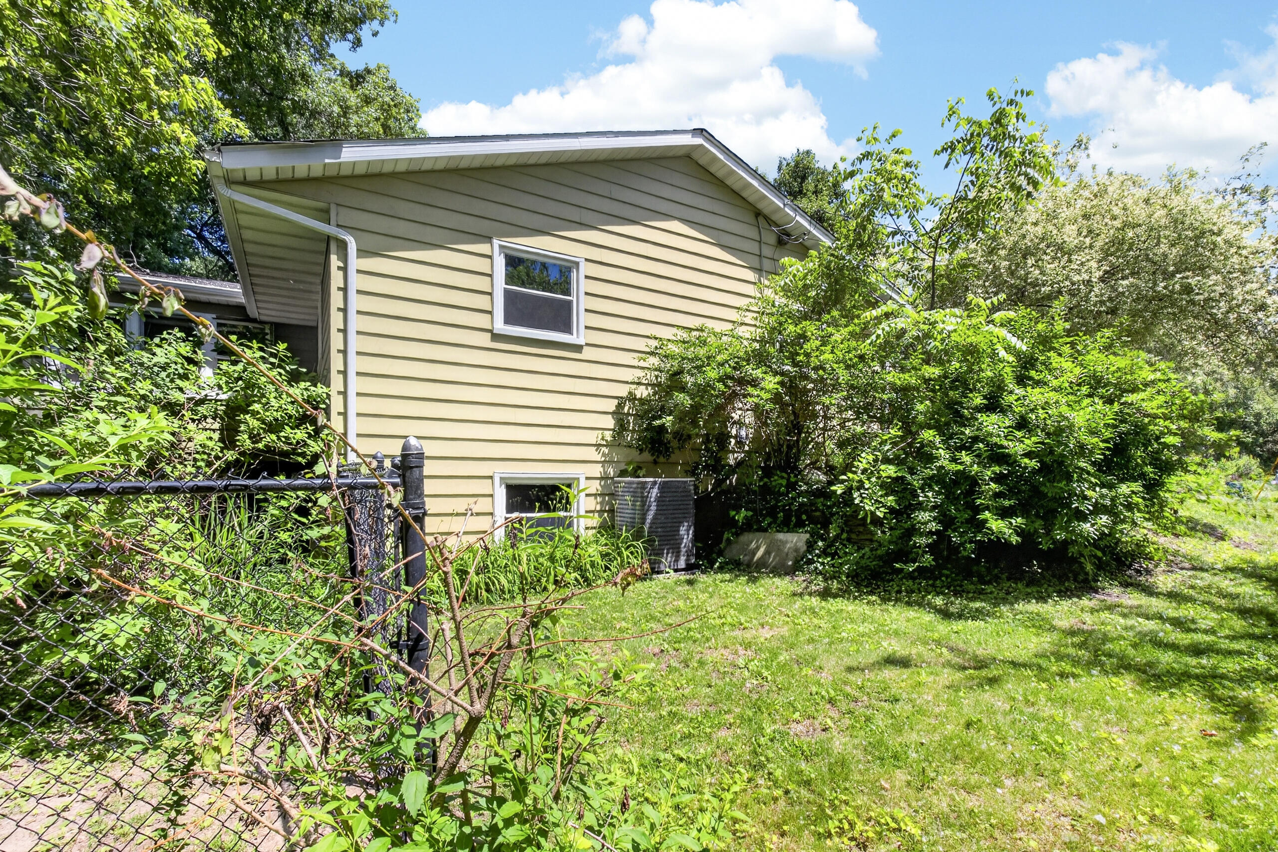 8076 Land O Lakes Drive Kalamazoo MI 49048