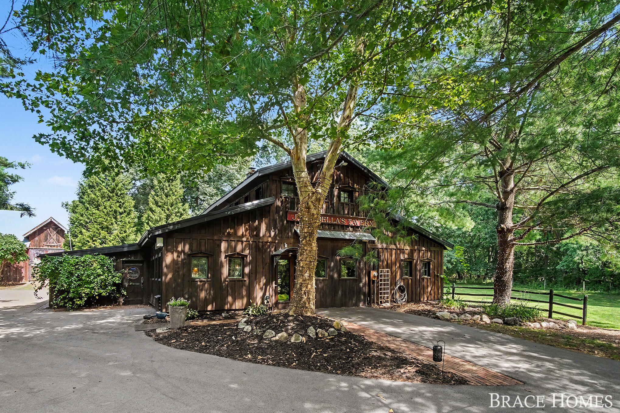 5501 Canyon River Drive NE Ada MI 49301