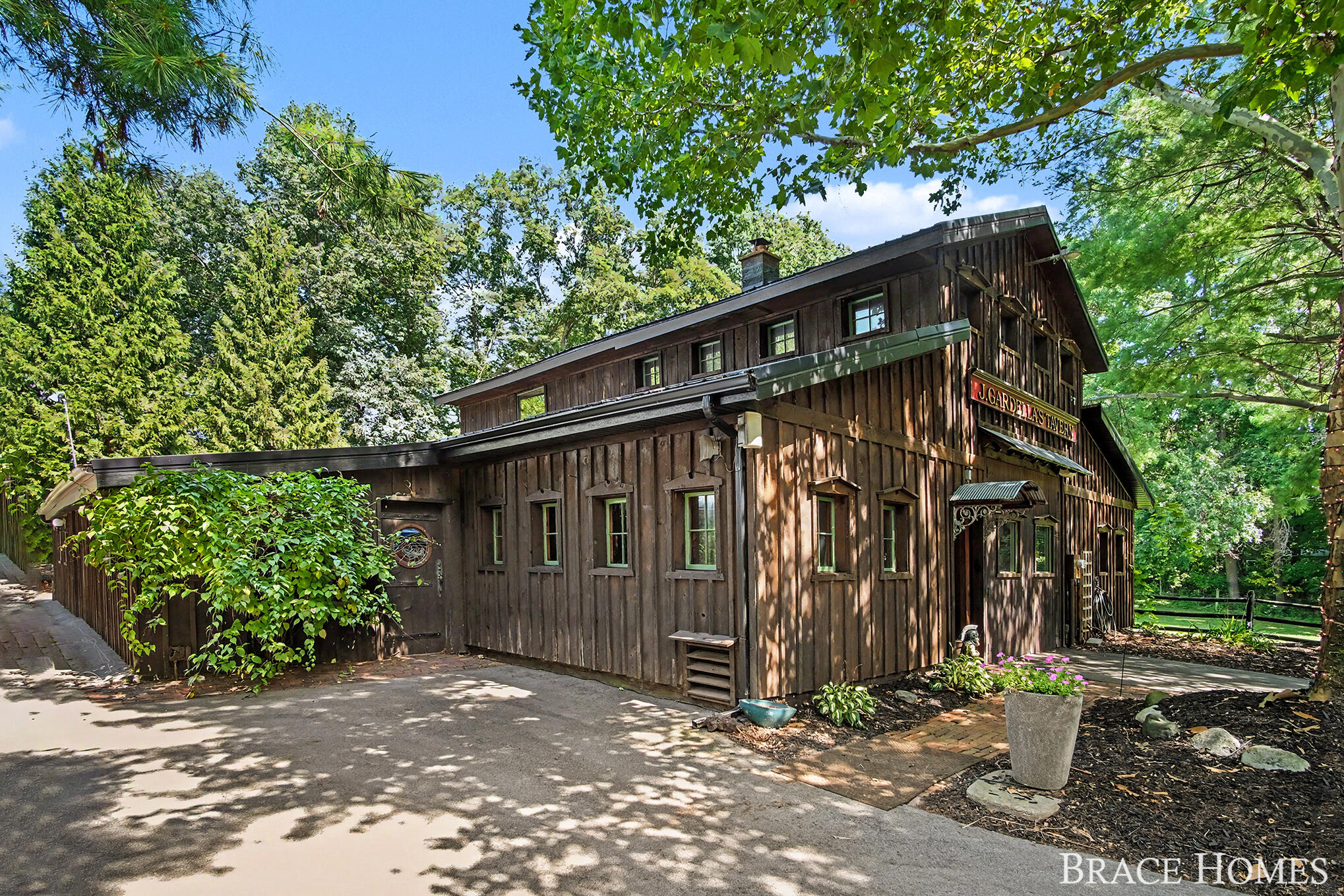 5501 Canyon River Drive NE Ada MI 49301