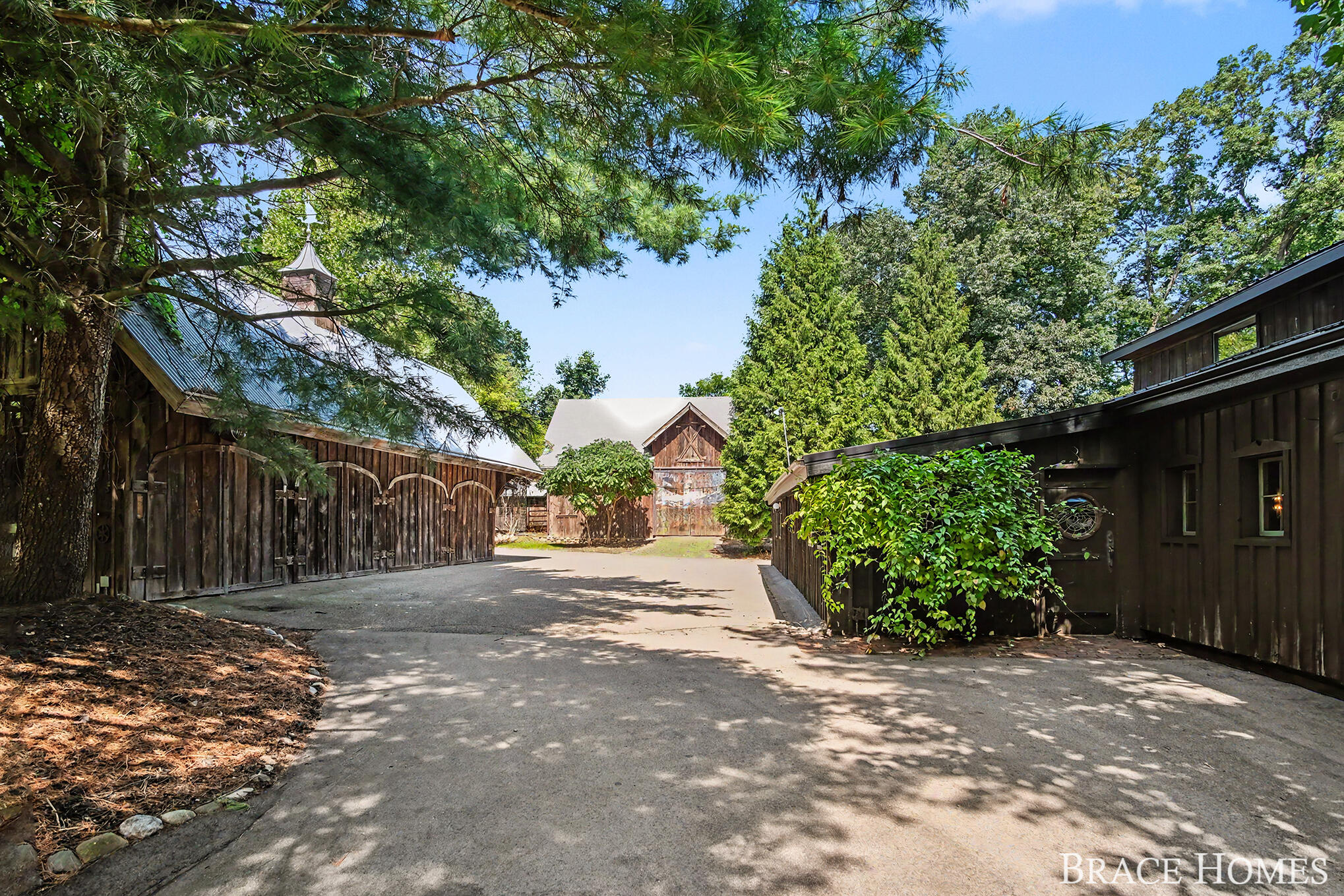 5501 Canyon River Drive NE Ada MI 49301