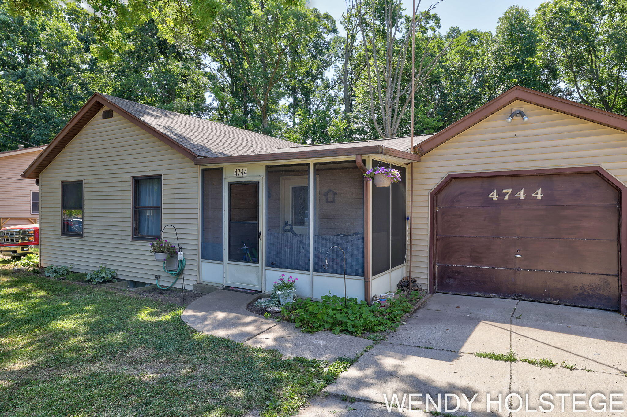 4744 Burton Street SE Grand Rapids MI 49546