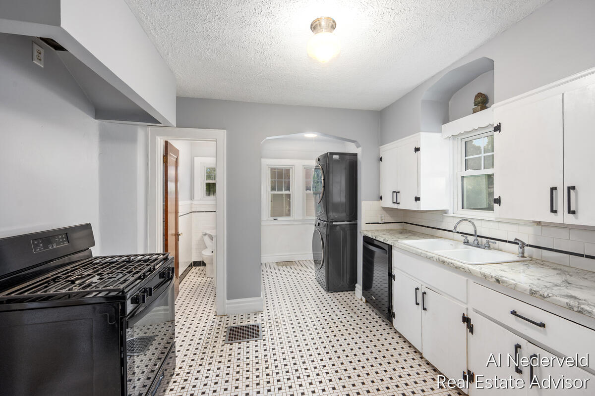 2457 Godwin Avenue SE Grand Rapids MI 49507