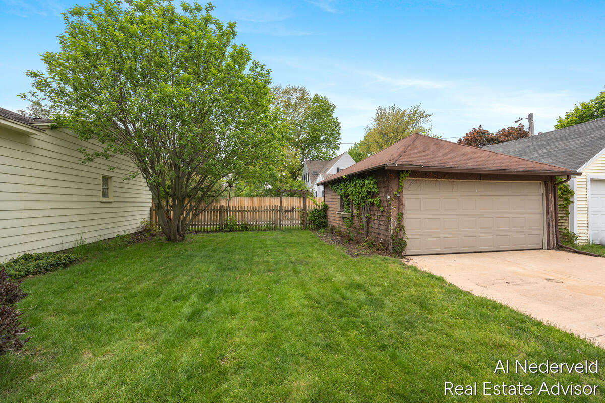 2457 Godwin Avenue SE Grand Rapids MI 49507