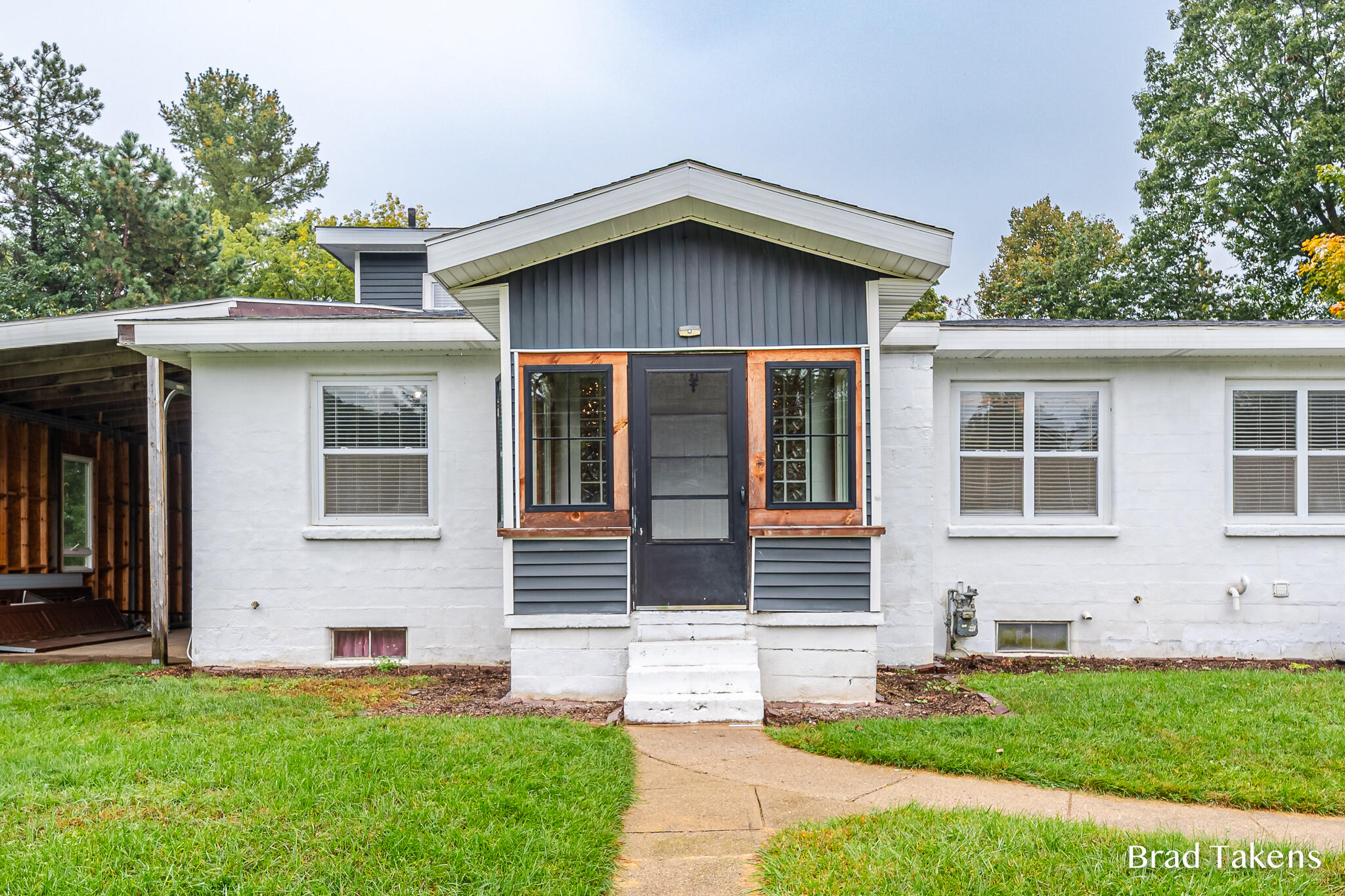 1559 Laughlin Drive NW Grand Rapids MI 49504