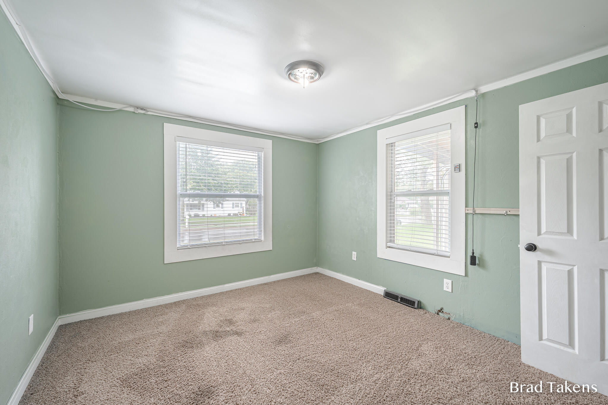 1559 Laughlin Drive NW Grand Rapids MI 49504