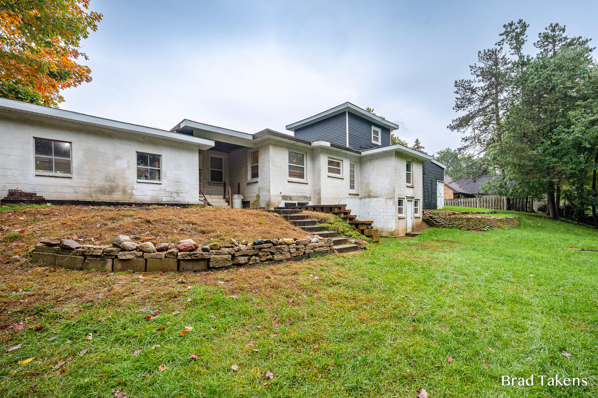 1559 Laughlin Drive NW Grand Rapids MI 49504