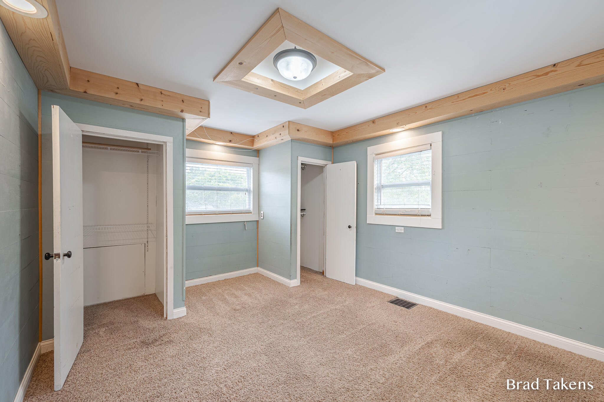 1559 Laughlin Drive NW Grand Rapids MI 49504