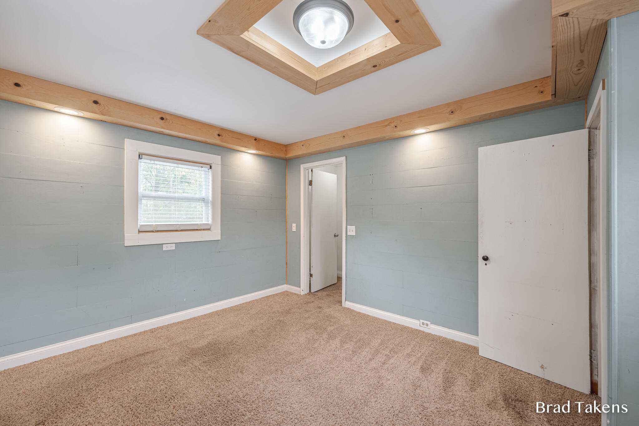 1559 Laughlin Drive NW Grand Rapids MI 49504