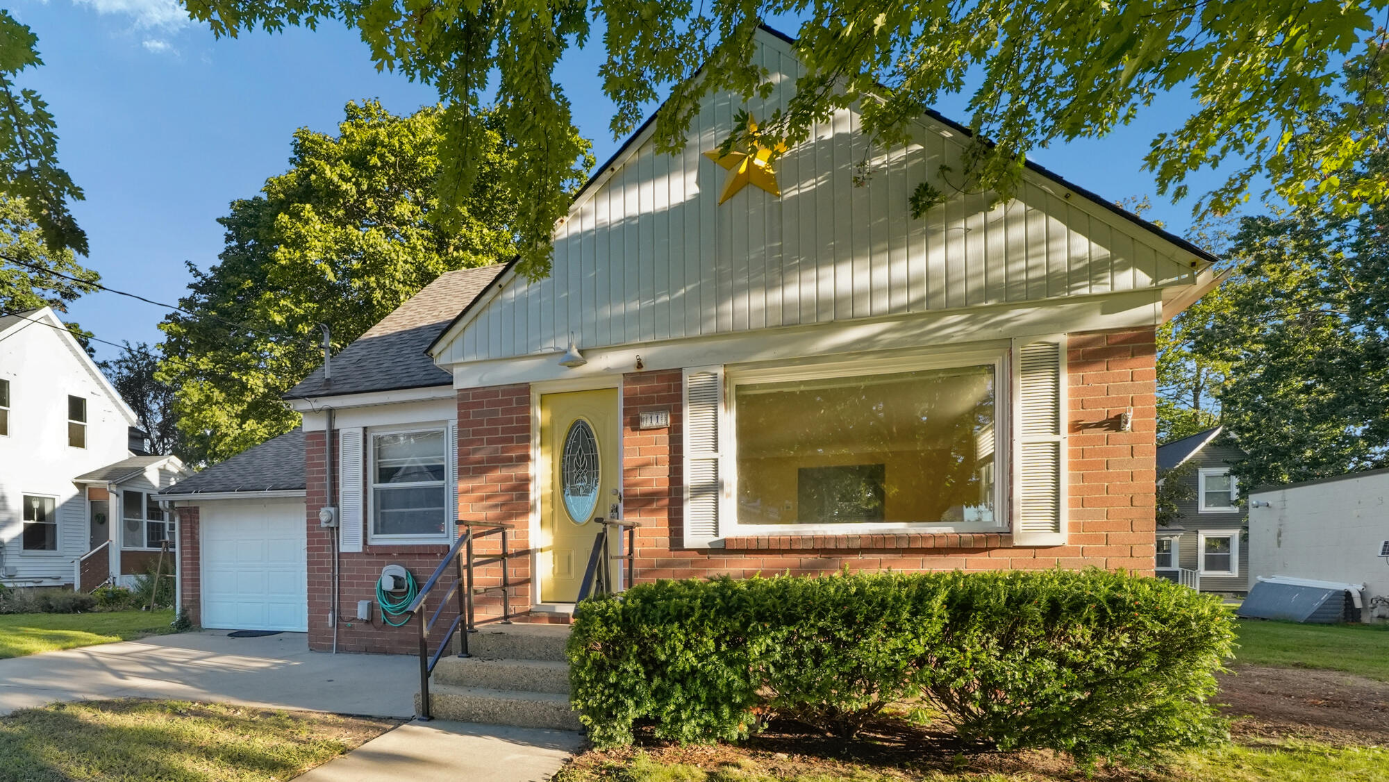 11 W Mckinley Avenue Zeeland MI 49464