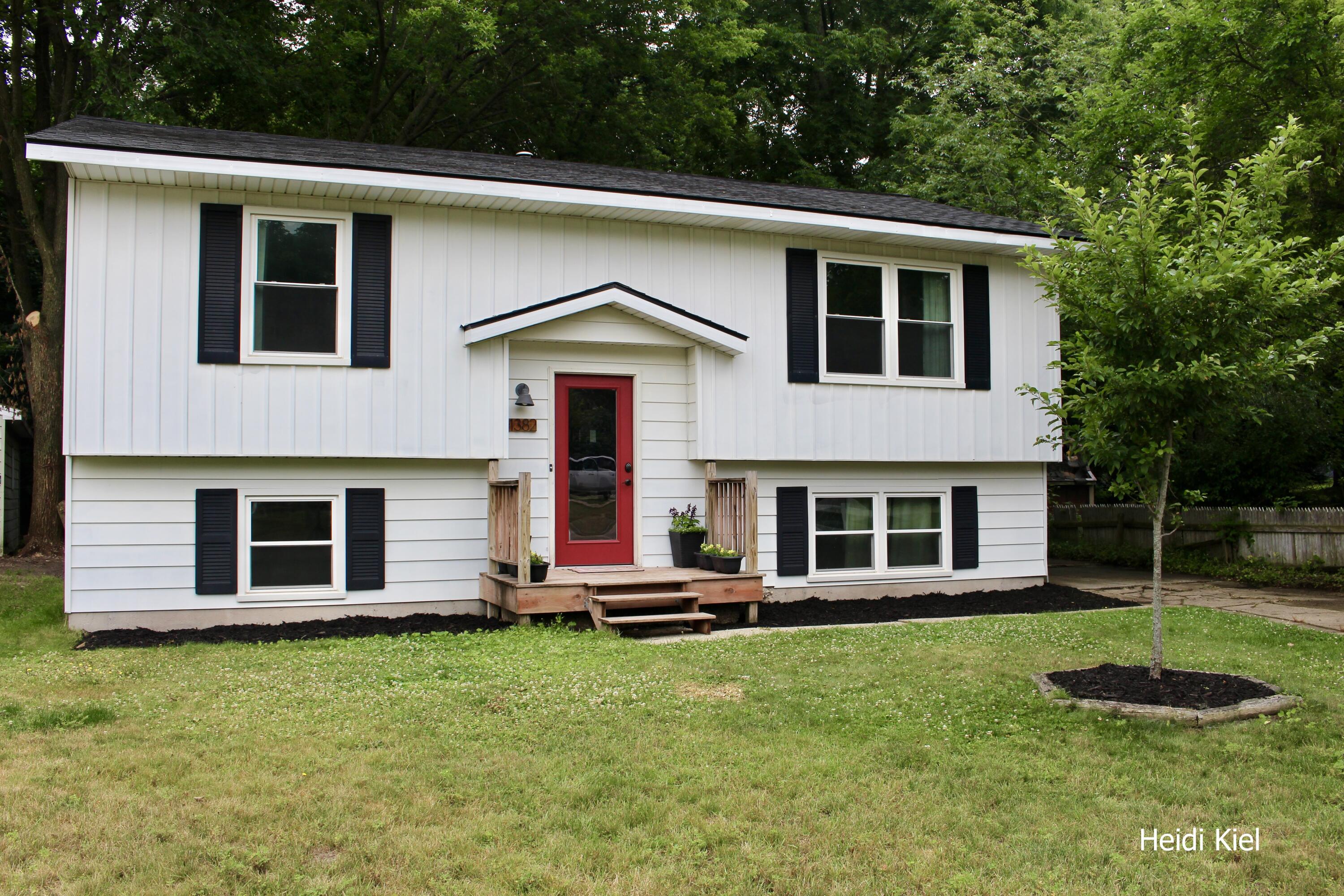 1382 Stanwood Drive NW Grand Rapids MI 49534