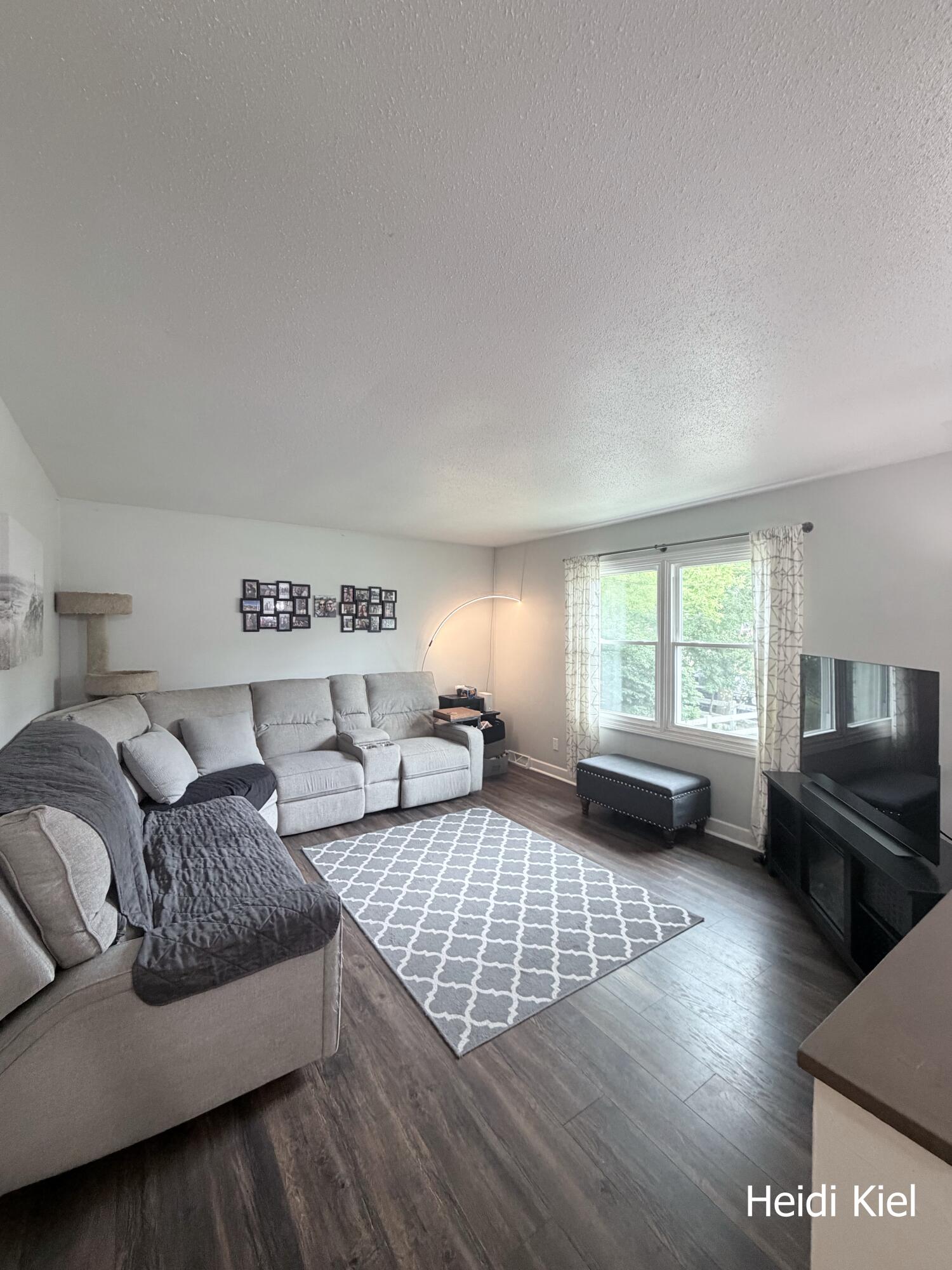 1382 Stanwood Drive NW Grand Rapids MI 49534