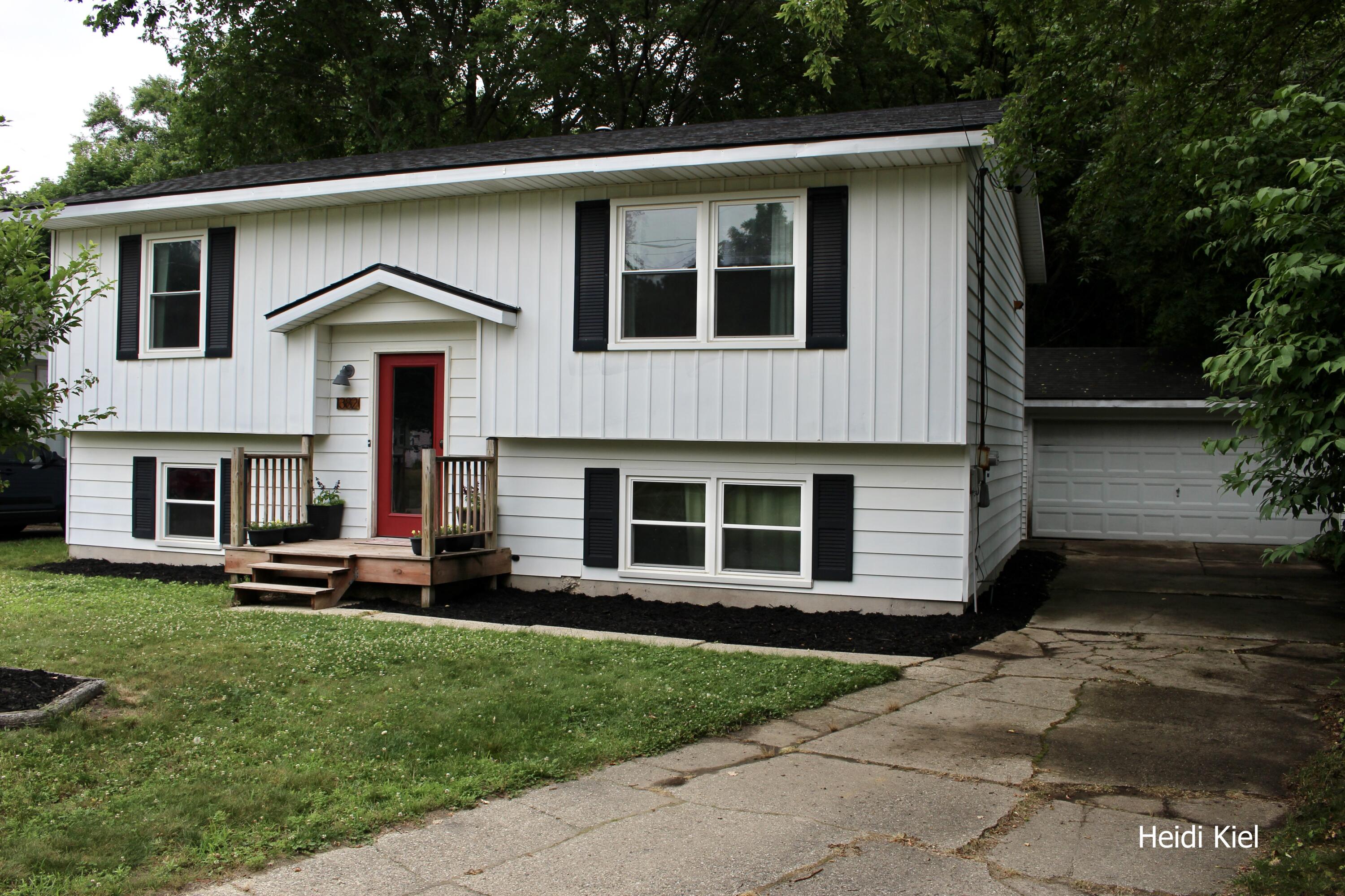 1382 Stanwood Drive NW Grand Rapids MI 49534
