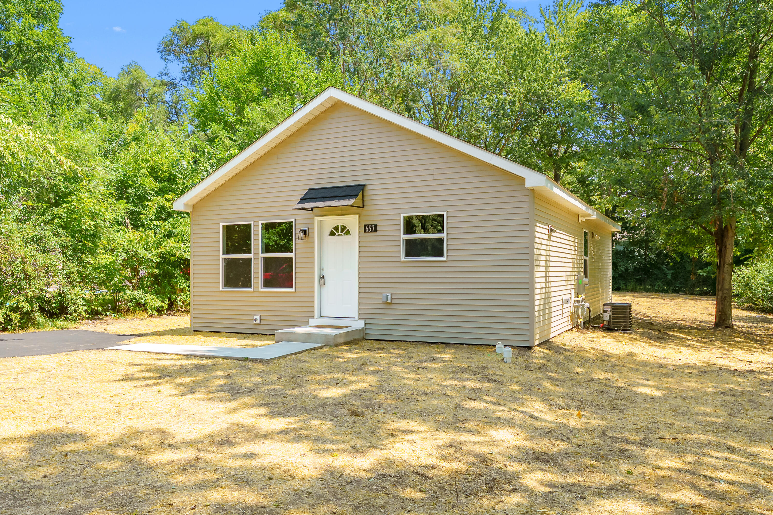 657 Azuba Avenue Kalamazoo MI 49048