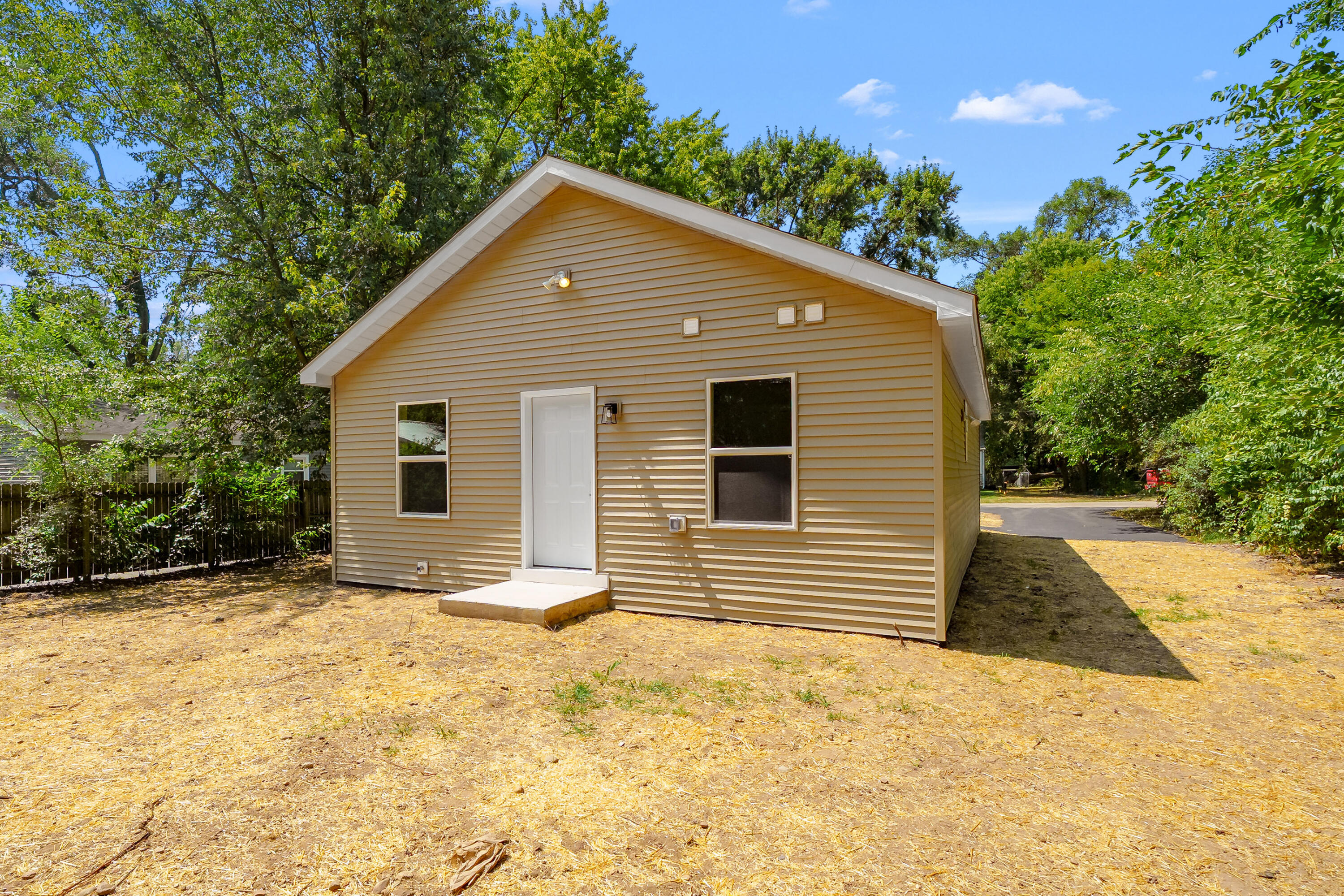657 Azuba Avenue Kalamazoo MI 49048