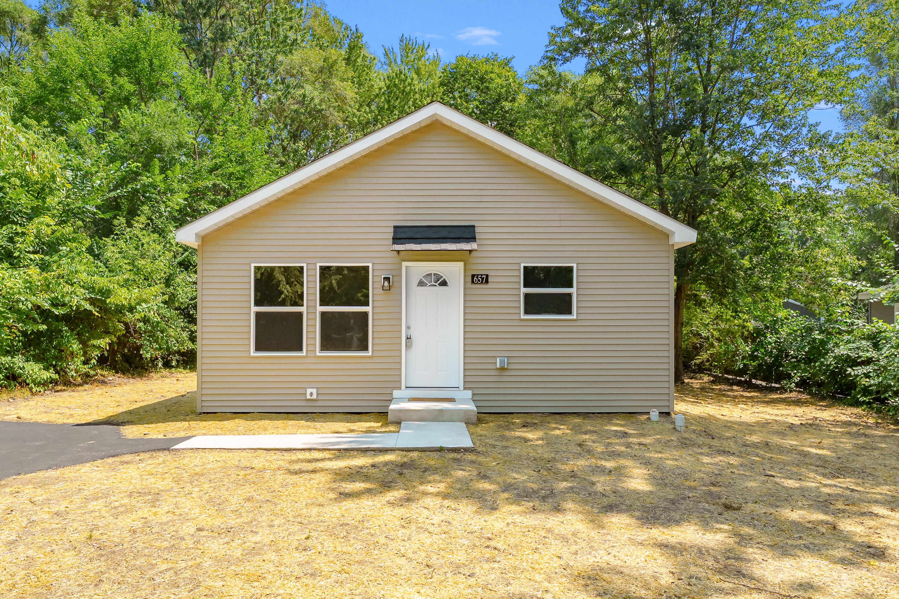 657 Azuba Avenue Kalamazoo MI 49048