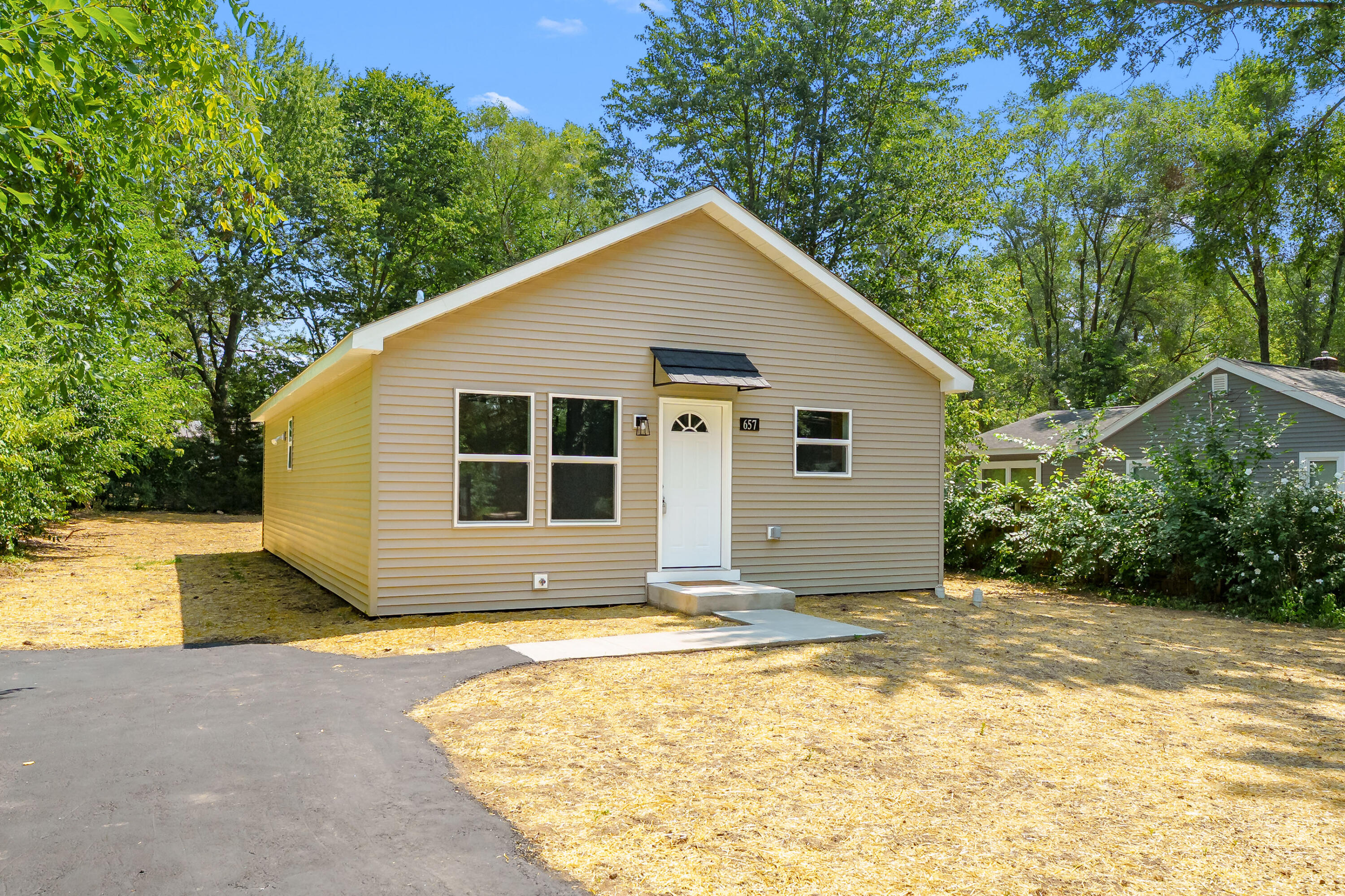 657 Azuba Avenue Kalamazoo MI 49048